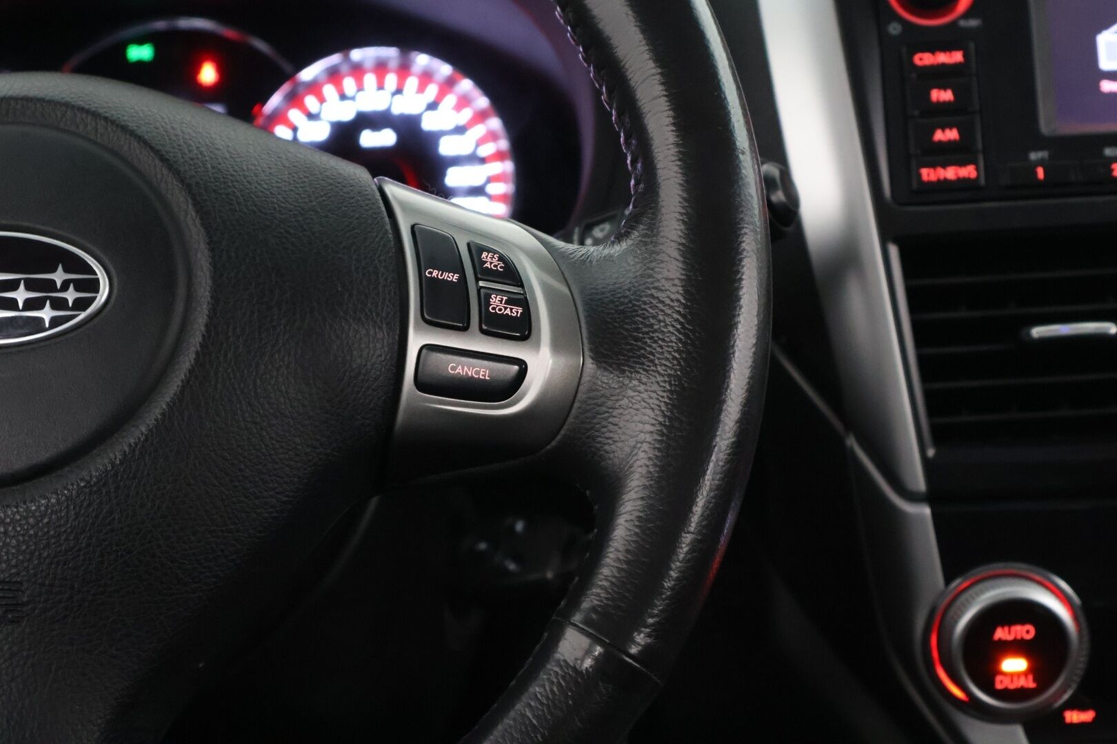 Subaru Forester 2012 2,0 XS WV AT - Suomi-Auto | Vakkari | Koukku | P. Kamera |