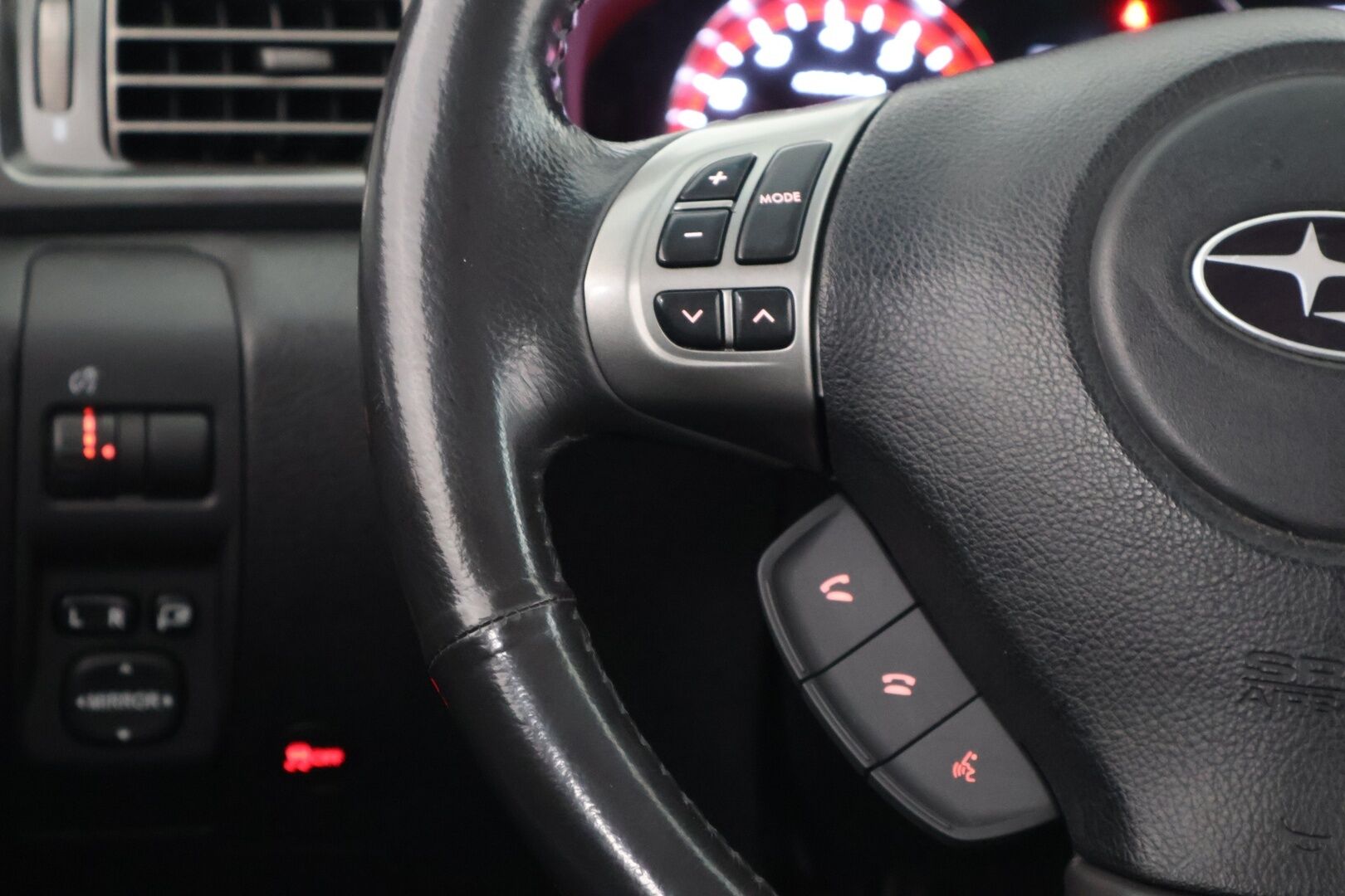 Subaru Forester 2012 2,0 XS WV AT - Suomi-Auto | Vakkari | Koukku | P. Kamera |