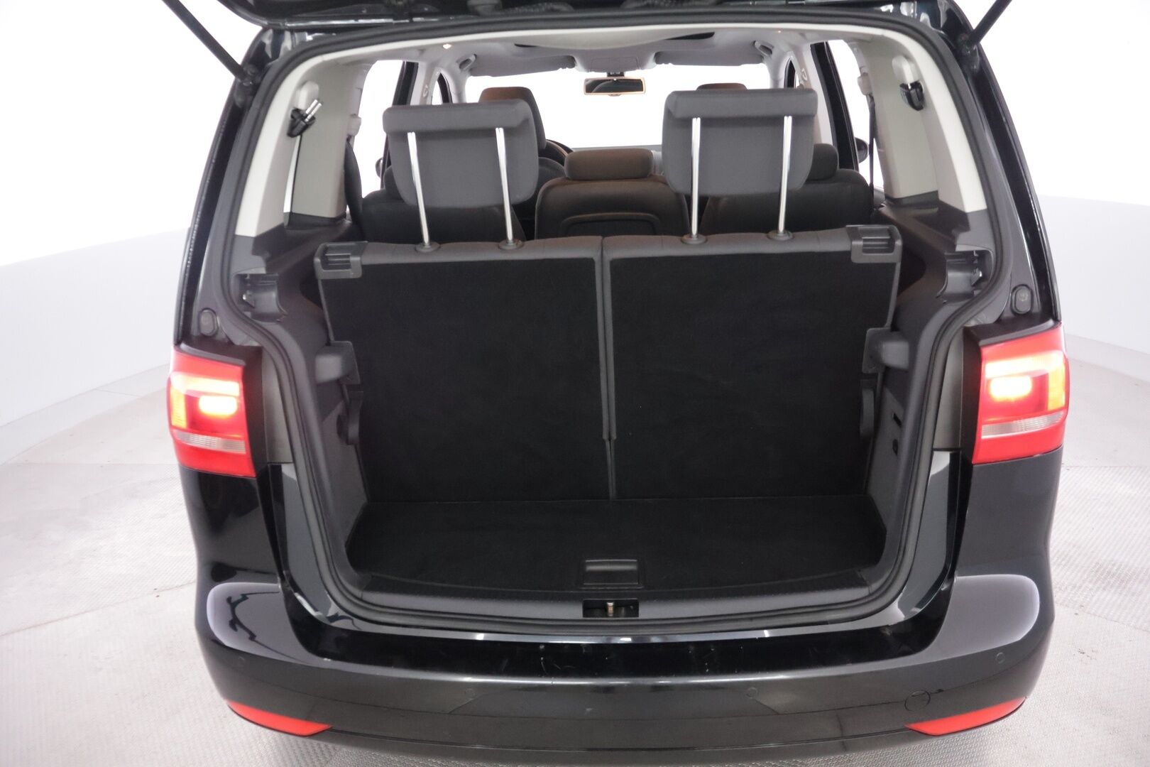 Volkswagen Touran 2012 1.4 TSI Comfortline 103kW 140hv DSG Autom. - Suomi-auto | 7P | Panorama | Webasto | Xenon-ajovalot | Pysäköinti tutkat edessä ja takana | Pysäköintiavustin | 2x renkaat & vanteet - KORKO VAIN 3,99 %