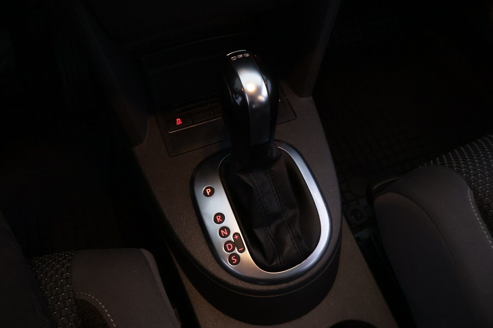 Volkswagen Touran 2012 1.4 TSI Comfortline 103kW 140hv DSG Autom. - Suomi-auto | 7P | Panorama | Webasto | Xenon-ajovalot | Pysäköinti tutkat edessä ja takana | Pysäköintiavustin | 2x renkaat & vanteet - KORKO VAIN 3,99 %