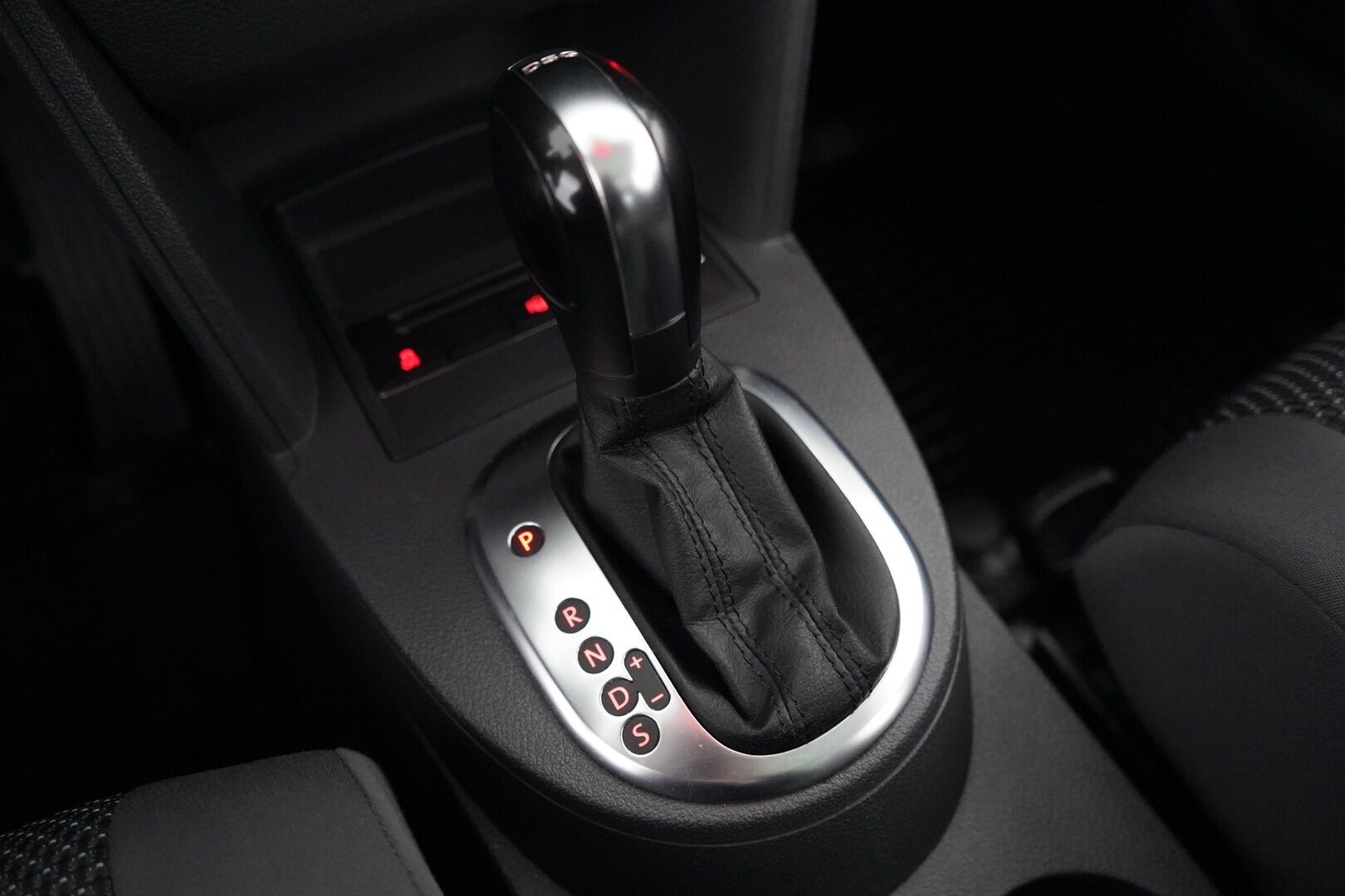 Volkswagen Touran 2012 1.4 TSI Comfortline 103kW 140hv DSG Autom. - Suomi-auto | 7P | Panorama | Webasto | Xenon-ajovalot | Pysäköinti tutkat edessä ja takana | Pysäköintiavustin | 2x renkaat & vanteet - KORKO VAIN 3,99 %
