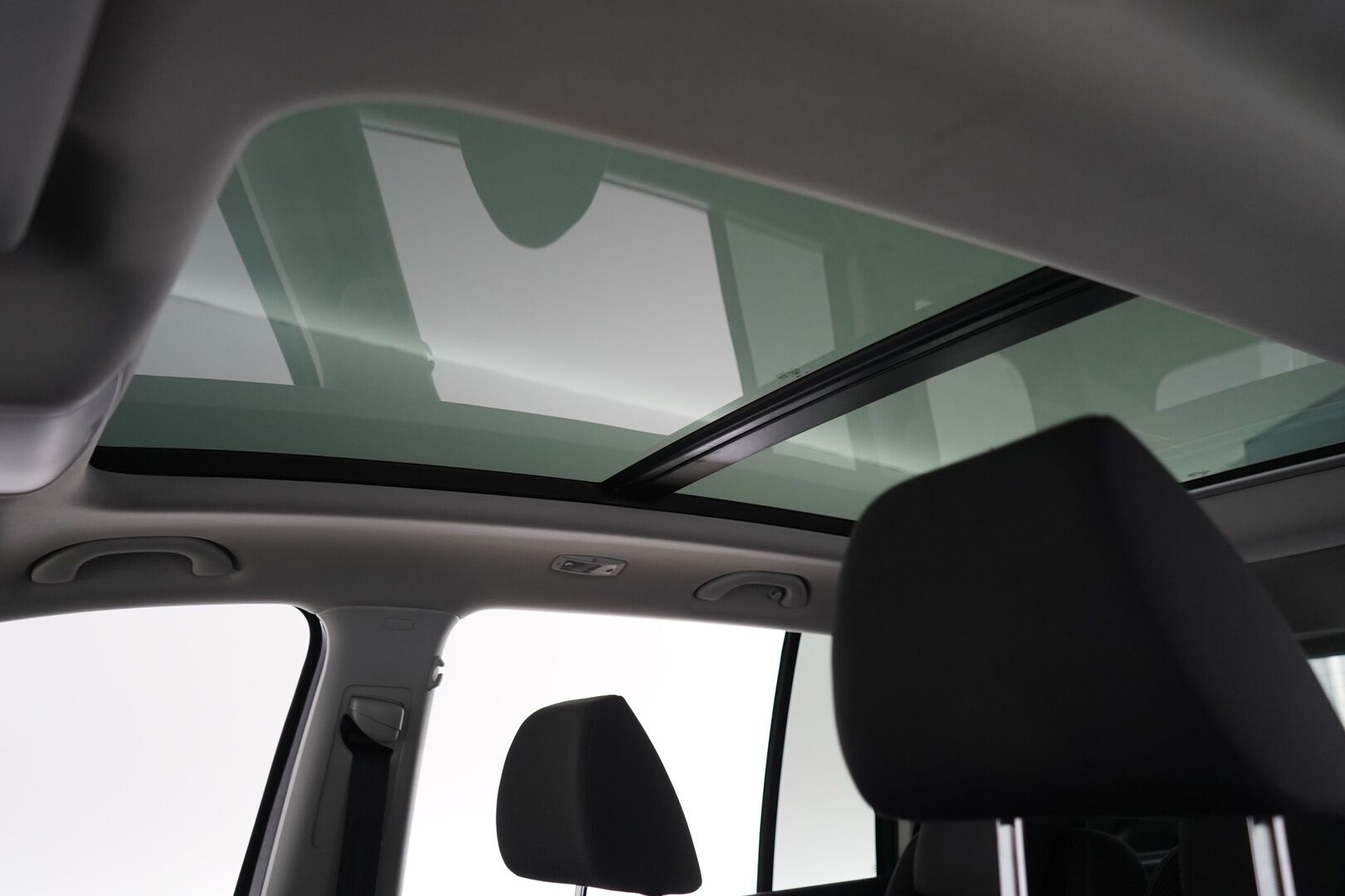 Volkswagen Touran 2012 1.4 TSI Comfortline 103kW 140hv DSG Autom. - Suomi-auto | 7P | Panorama | Webasto | Xenon-ajovalot | Pysäköinti tutkat edessä ja takana | Pysäköintiavustin | 2x renkaat & vanteet - KORKO VAIN 3,99 %