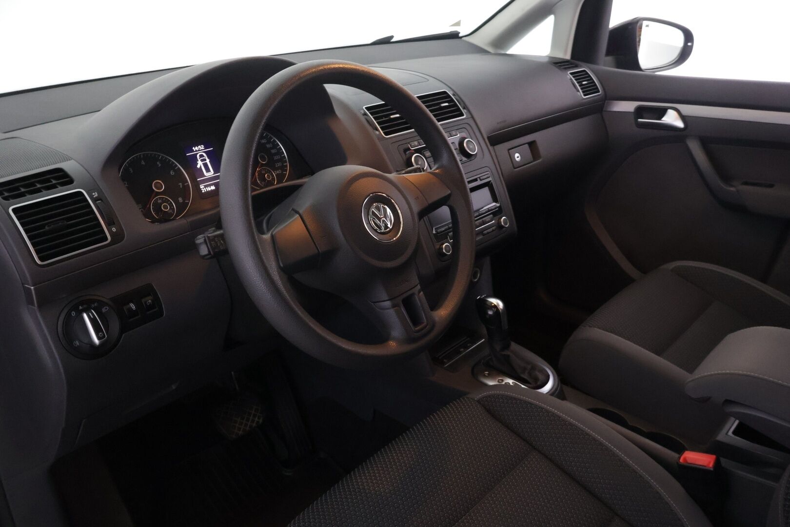 Volkswagen Touran 2012 1.4 TSI Comfortline 103kW 140hv DSG Autom. - Suomi-auto | 7P | Panorama | Webasto | Xenon-ajovalot | Pysäköinti tutkat edessä ja takana | Pysäköintiavustin | 2x renkaat & vanteet - KORKO VAIN 3,99 %
