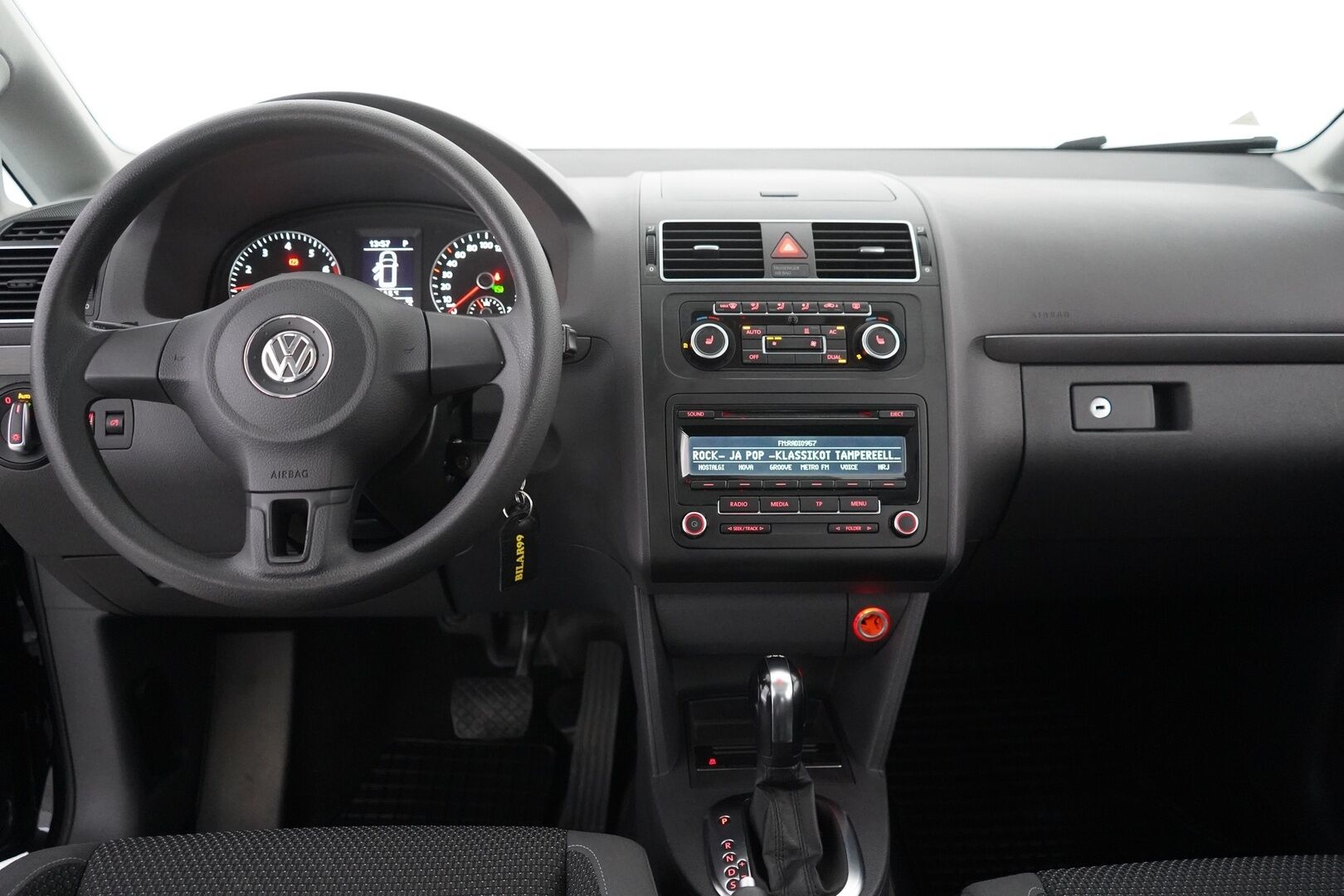Volkswagen Touran 2012 1.4 TSI Comfortline 103kW 140hv DSG Autom. - Suomi-auto | 7P | Panorama | Webasto | Xenon-ajovalot | Pysäköinti tutkat edessä ja takana | Pysäköintiavustin | 2x renkaat & vanteet - KORKO VAIN 3,99 %