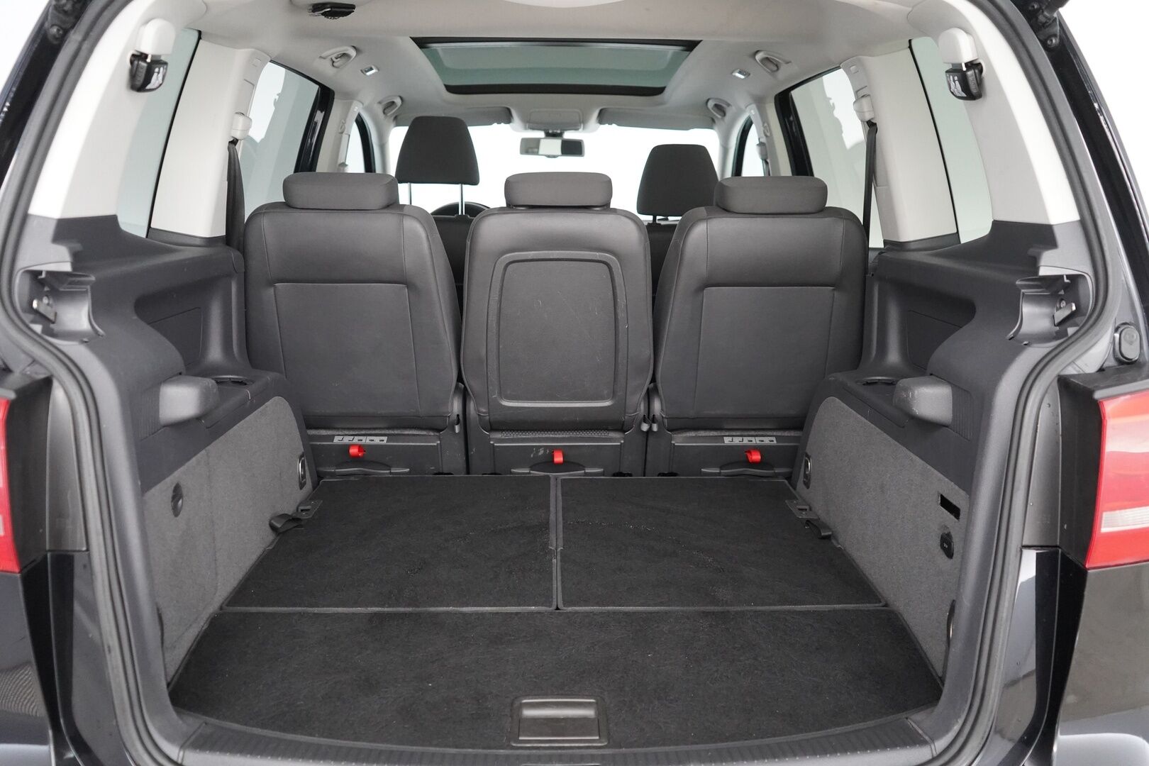 Volkswagen Touran 2012 1.4 TSI Comfortline 103kW 140hv DSG Autom. - Suomi-auto | 7P | Panorama | Webasto | Xenon-ajovalot | Pysäköinti tutkat edessä ja takana | Pysäköintiavustin | 2x renkaat & vanteet - KORKO VAIN 3,99 %