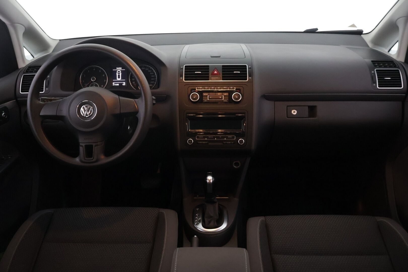 Volkswagen Touran 2012 1.4 TSI Comfortline 103kW 140hv DSG Autom. - Suomi-auto | 7P | Panorama | Webasto | Xenon-ajovalot | Pysäköinti tutkat edessä ja takana | Pysäköintiavustin | 2x renkaat & vanteet - KORKO VAIN 3,99 %