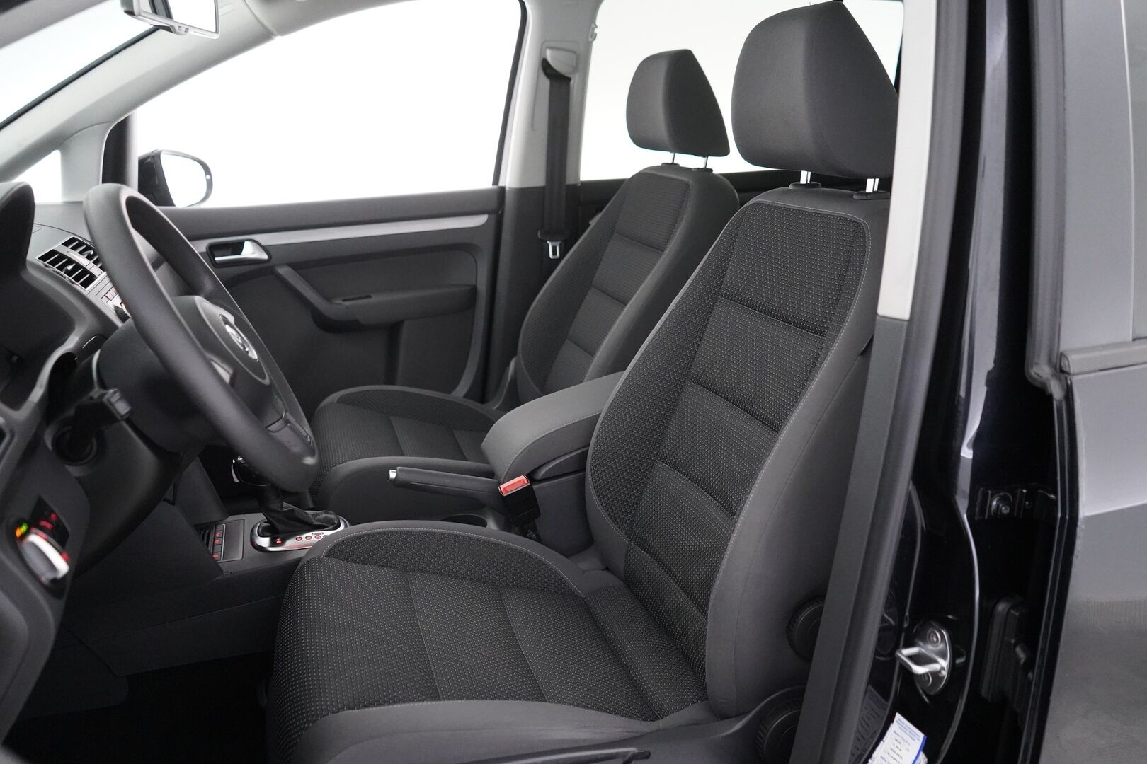 Volkswagen Touran 2012 1.4 TSI Comfortline 103kW 140hv DSG Autom. - Suomi-auto | 7P | Panorama | Webasto | Xenon-ajovalot | Pysäköinti tutkat edessä ja takana | Pysäköintiavustin | 2x renkaat & vanteet - KORKO VAIN 3,99 %