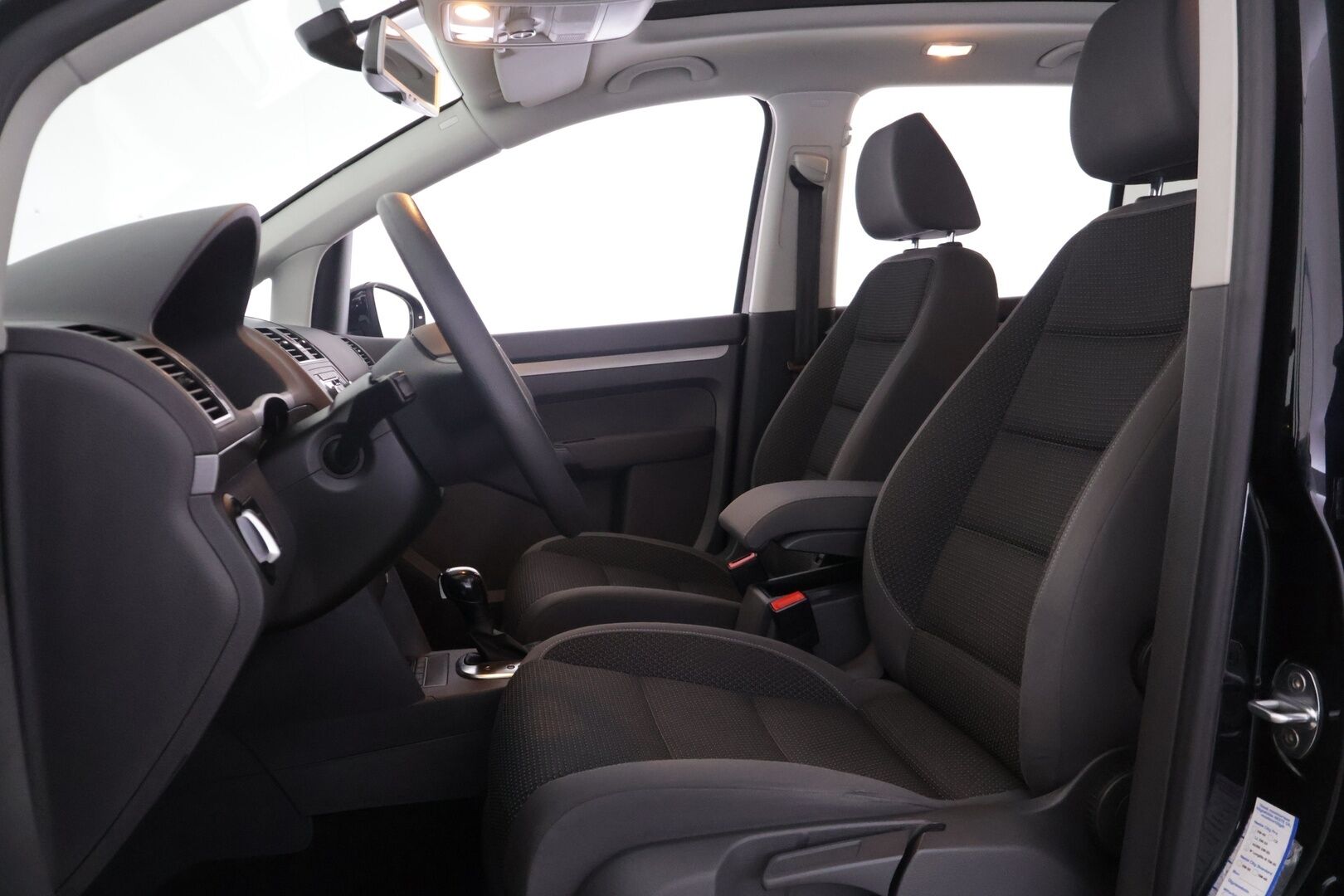 Volkswagen Touran 2012 1.4 TSI Comfortline 103kW 140hv DSG Autom. - Suomi-auto | 7P | Panorama | Webasto | Xenon-ajovalot | Pysäköinti tutkat edessä ja takana | Pysäköintiavustin | 2x renkaat & vanteet - KORKO VAIN 3,99 %