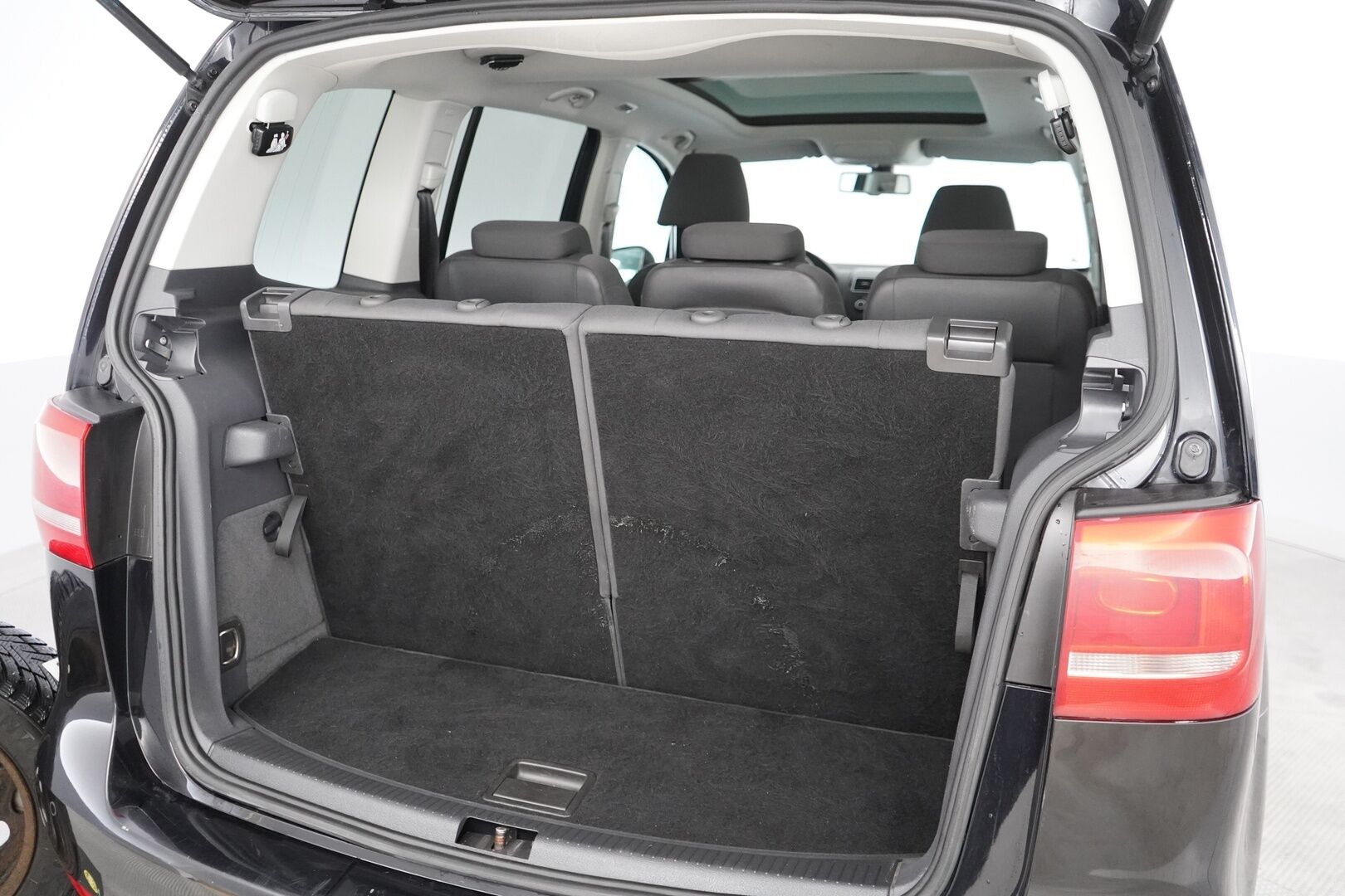 Volkswagen Touran 2012 1.4 TSI Comfortline 103kW 140hv DSG Autom. - Suomi-auto | 7P | Panorama | Webasto | Xenon-ajovalot | Pysäköinti tutkat edessä ja takana | Pysäköintiavustin | 2x renkaat & vanteet - KORKO VAIN 3,99 %