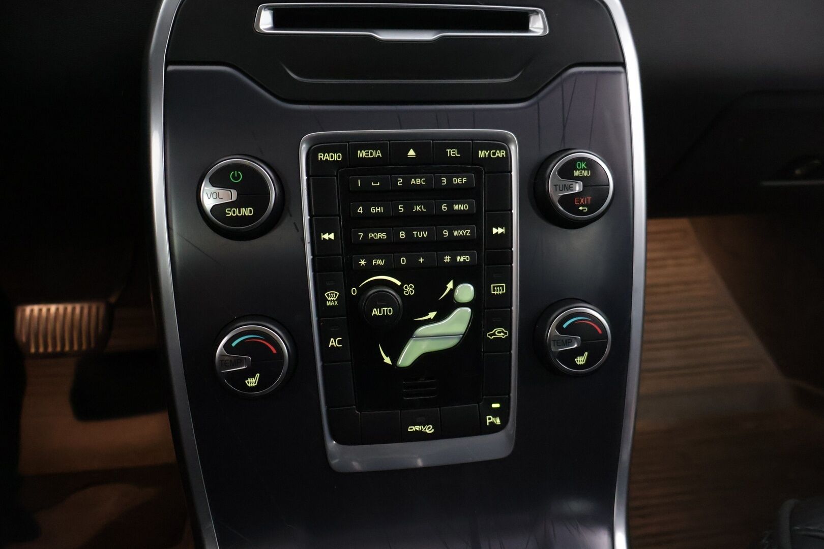 Volvo V70 2012 1,6D DRIVe Ocean Race Business aut**YritysOutlet - Myydään vain yrityksille / Tutka / nahkapenkit / Bluetooth * - *YritysOutlet - Myydään vain yrityksille* Suomi-auto / Kestävällä koneella *