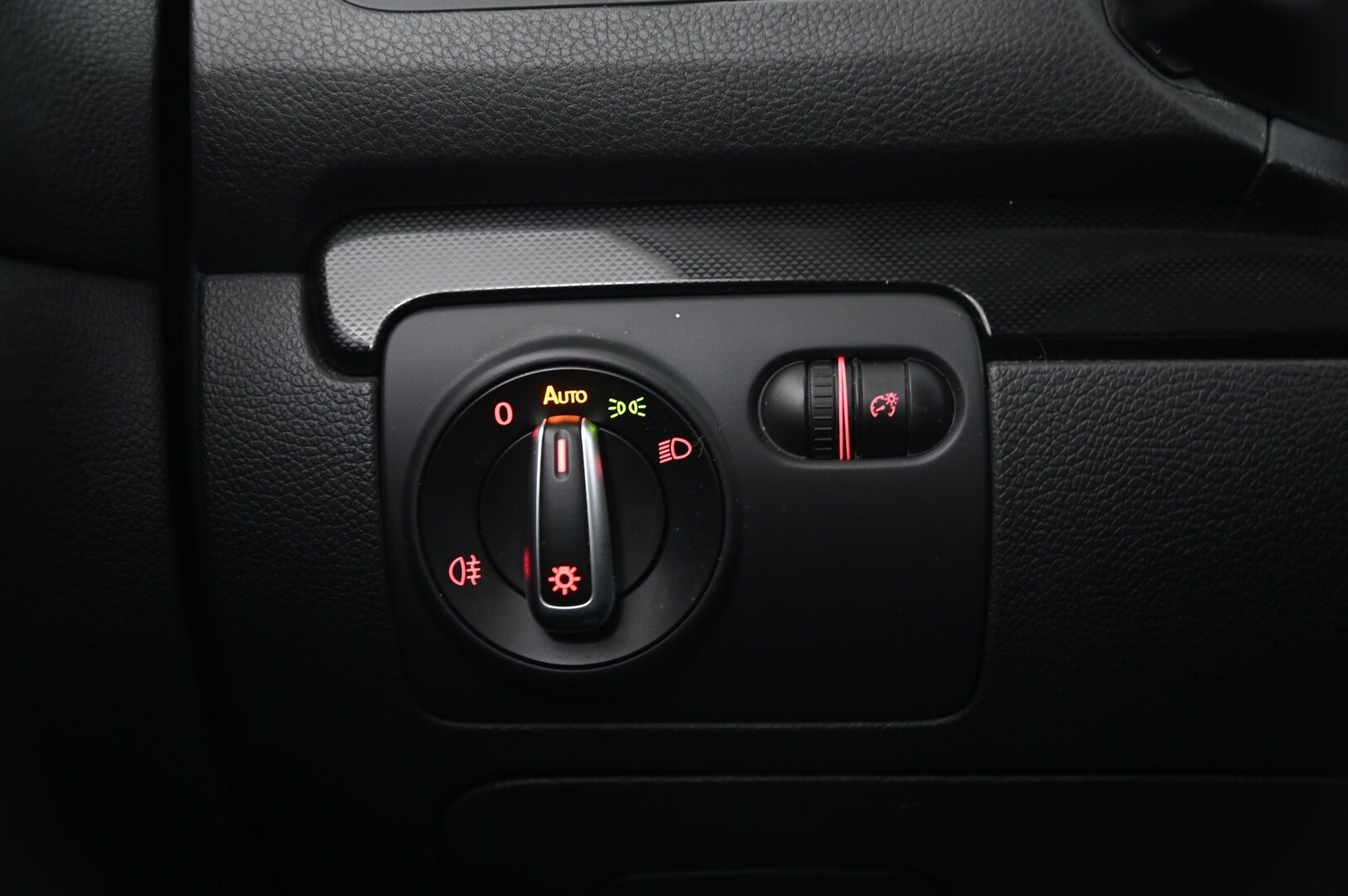 Volkswagen Golf 2012 Variant Comfortline 1,4 TSI 90 kW DSG-automaatti - Vakkari | Lohkolämmitin | Xenon | P.tutkat | 2x Renkaat ja Vanteet