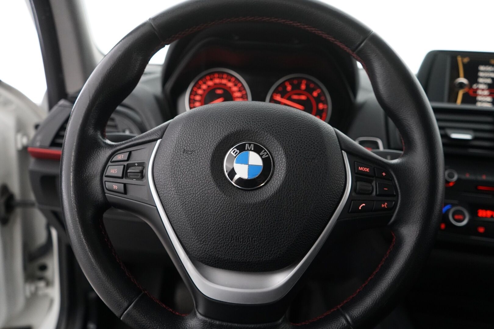 BMW 118 2012 F20 TwinPower Turbo Business  *Vakkari / Lohko / Tutka / Sporttipenkit* - Suomi-auto / Kahdet renkaat BMW:n alumiinivanteilla / Säännöllinen huoltohistoria