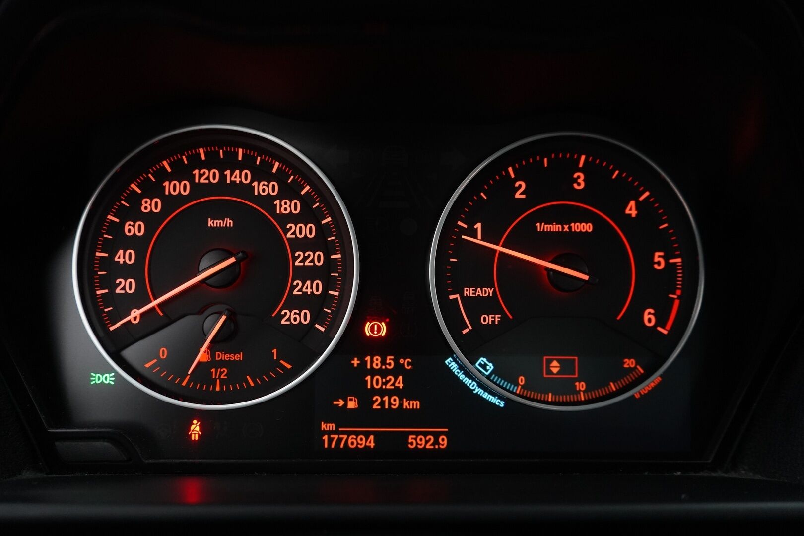 BMW 118 2012 F20 TwinPower Turbo Business  *Vakkari / Lohko / Tutka / Sporttipenkit - Kahdet renkaat alumiinivanteilla / Suomi-auto