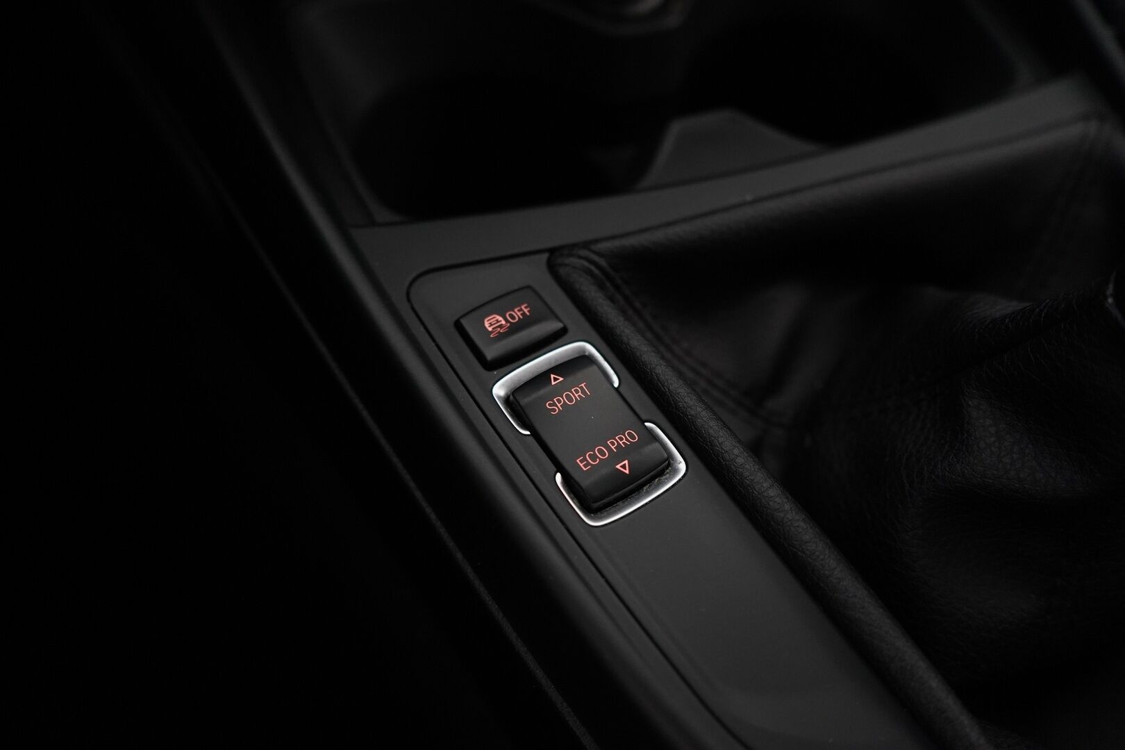 BMW 118 2012 F20 TwinPower Turbo Business  *Vakkari / Lohko / Tutka / Sporttipenkit - Kahdet renkaat alumiinivanteilla / Suomi-auto