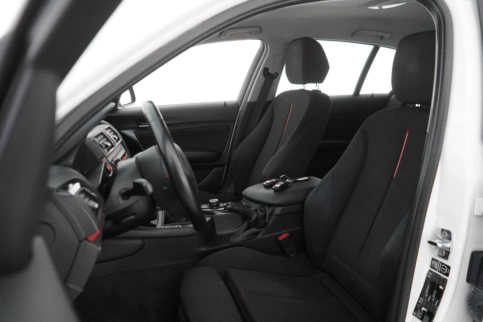 BMW 118 2012 F20 TwinPower Turbo Business  *Vakkari / Lohko / Tutka / Sporttipenkit* - Suomi-auto / Kahdet renkaat BMW:n alumiinivanteilla / Säännöllinen huoltohistoria