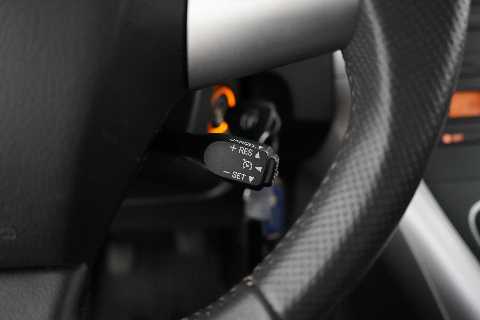 Toyota Auris 2012 1,6 Valvematic Style Edition 5ov *Koukku / Lohko / Vakkari / Automaattinen ilmastointi* - Täydellinen merkkiliikkeen huoltokirja / Viimeisin huolto 62tkm / Kahdet OEM vanteet / Juuri katsastettu