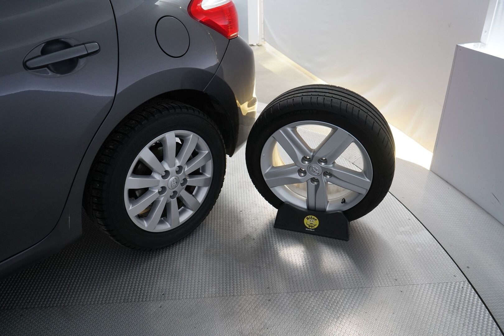 Toyota Auris 2012 1,6 Valvematic Style Edition 5ov *Koukku / Lohko / Vakkari / Automaattinen ilmastointi* - Täydellinen merkkiliikkeen huoltokirja / Viimeisin huolto 62tkm / Kahdet OEM vanteet / Juuri katsastettu