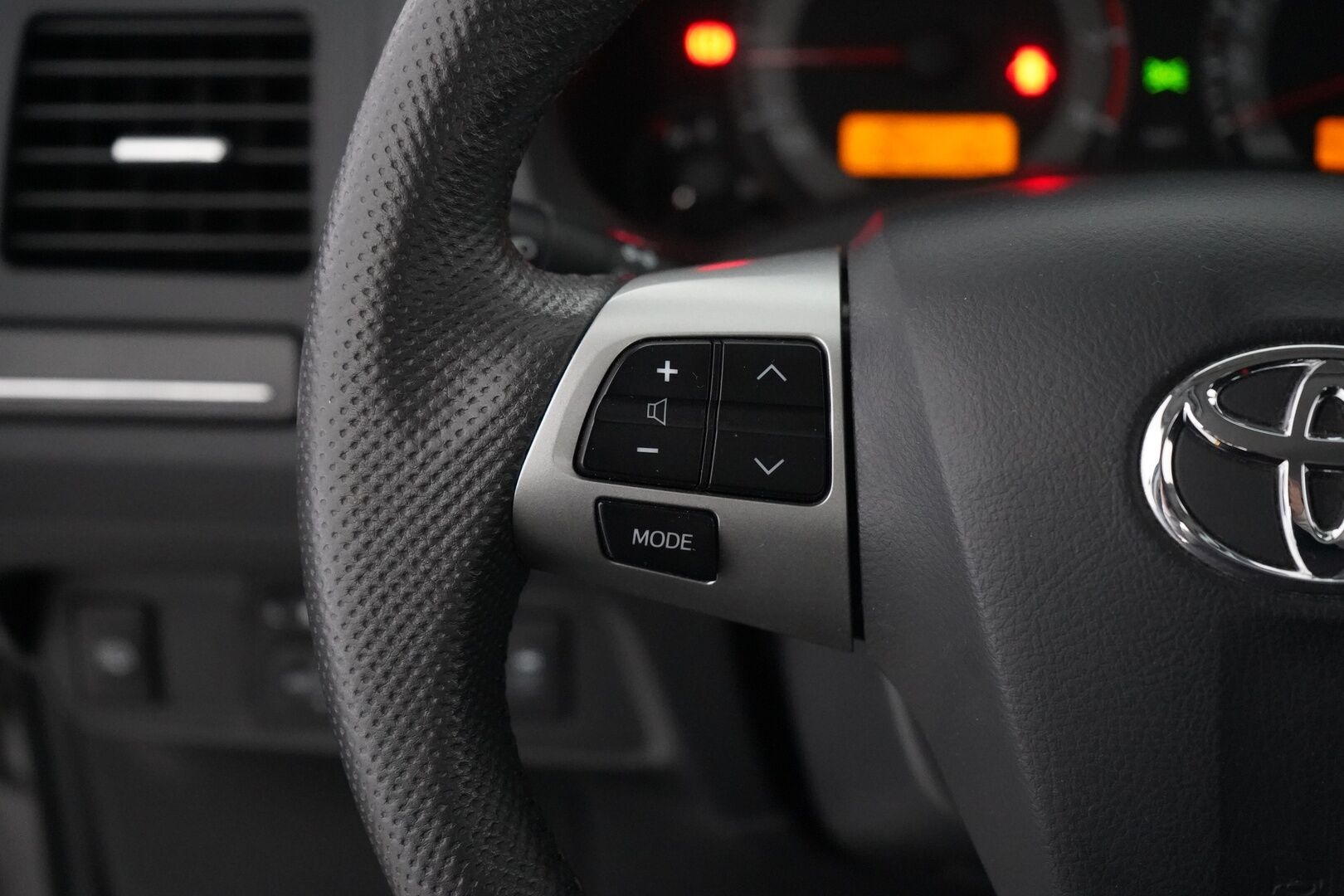 Toyota Auris 2012 1,6 Valvematic Style Edition 5ov *Koukku / Lohko / Vakkari / Automaattinen ilmastointi* - Täydellinen merkkiliikkeen huoltokirja / Viimeisin huolto 62tkm / Kahdet OEM vanteet / Juuri katsastettu
