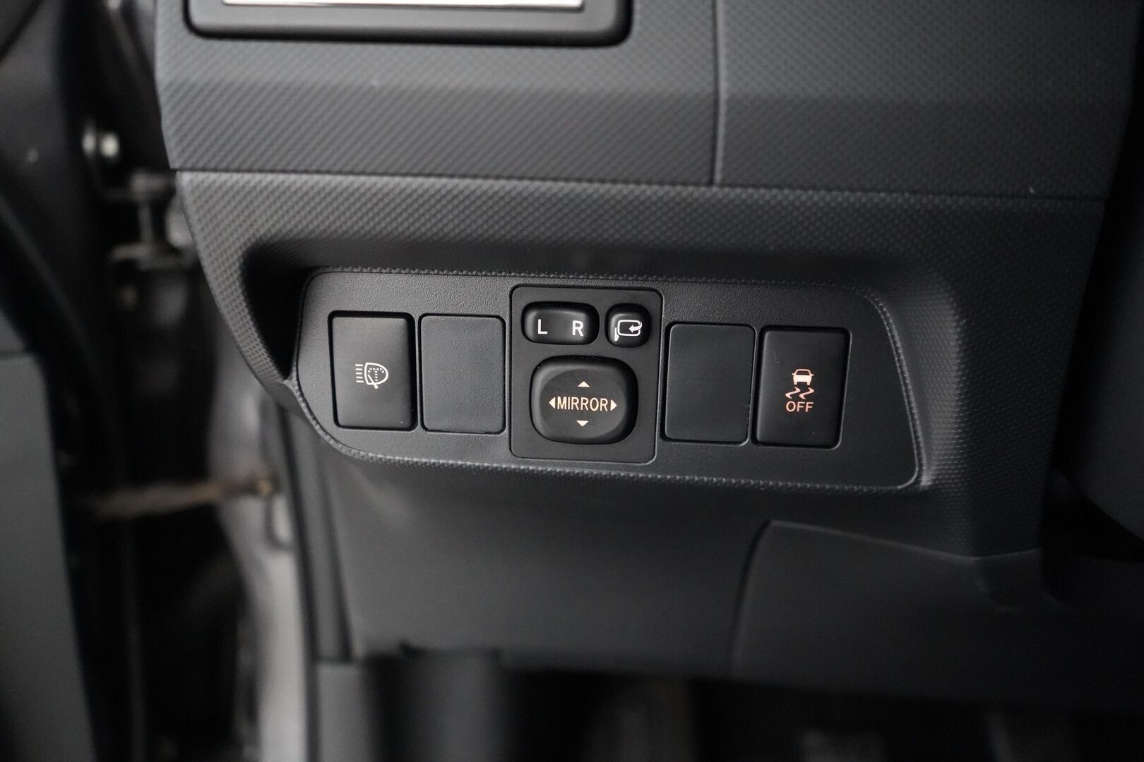 Toyota Auris 2012 1,6 Valvematic Style Edition 5ov *Koukku / Lohko / Vakkari / Automaattinen ilmastointi* - Täydellinen merkkiliikkeen huoltokirja / Viimeisin huolto 62tkm / Kahdet OEM vanteet / Juuri katsastettu