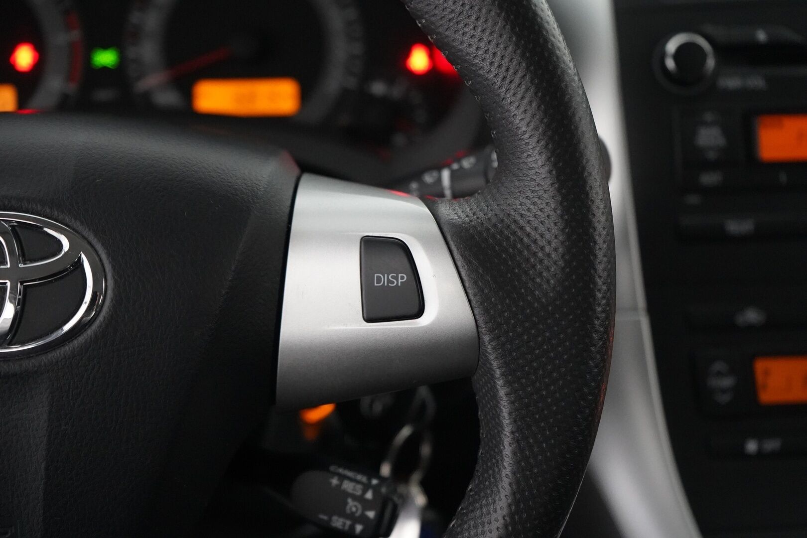 Toyota Auris 2012 1,6 Valvematic Style Edition 5ov *Koukku / Lohko / Vakkari / Automaattinen ilmastointi* - Täydellinen merkkiliikkeen huoltokirja / Viimeisin huolto 62tkm / Kahdet OEM vanteet / Juuri katsastettu