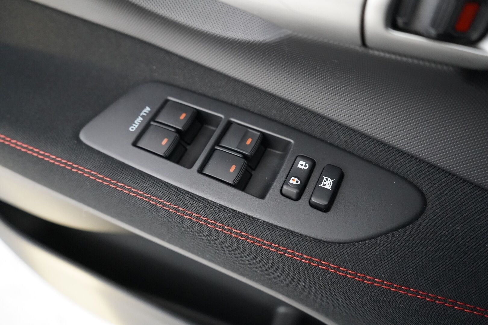 Toyota Auris 2012 1,6 Valvematic Style Edition 5ov *Koukku / Lohko / Vakkari / Automaattinen ilmastointi* - Täydellinen merkkiliikkeen huoltokirja / Viimeisin huolto 62tkm / Kahdet OEM vanteet / Juuri katsastettu