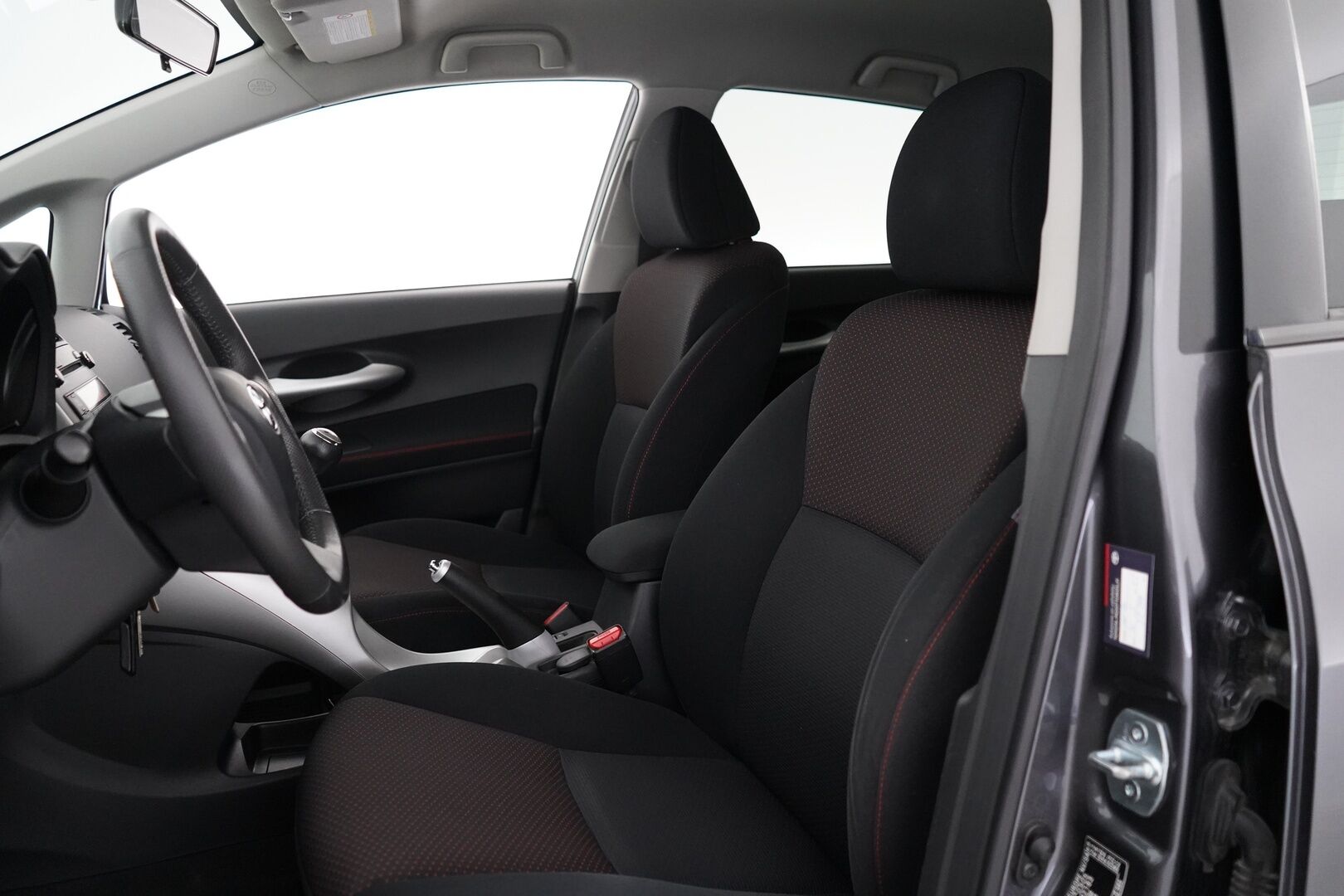 Toyota Auris 2012 1,6 Valvematic Style Edition 5ov *Koukku / Lohko / Vakkari / Automaattinen ilmastointi* - Täydellinen merkkiliikkeen huoltokirja / Viimeisin huolto 62tkm / Kahdet OEM vanteet / Juuri katsastettu