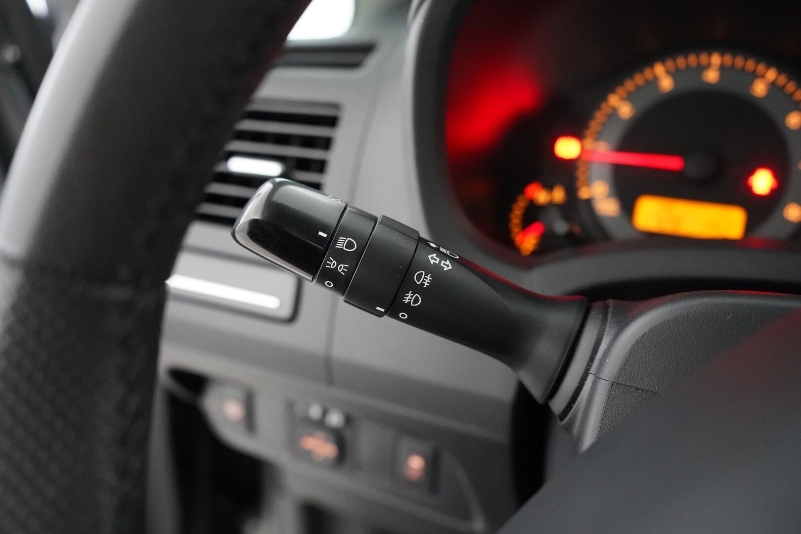 Toyota Auris 2012 1,6 Valvematic Style Edition 5ov *Koukku / Lohko / Vakkari / Automaattinen ilmastointi* - Täydellinen merkkiliikkeen huoltokirja / Viimeisin huolto 62tkm / Kahdet OEM vanteet / Juuri katsastettu