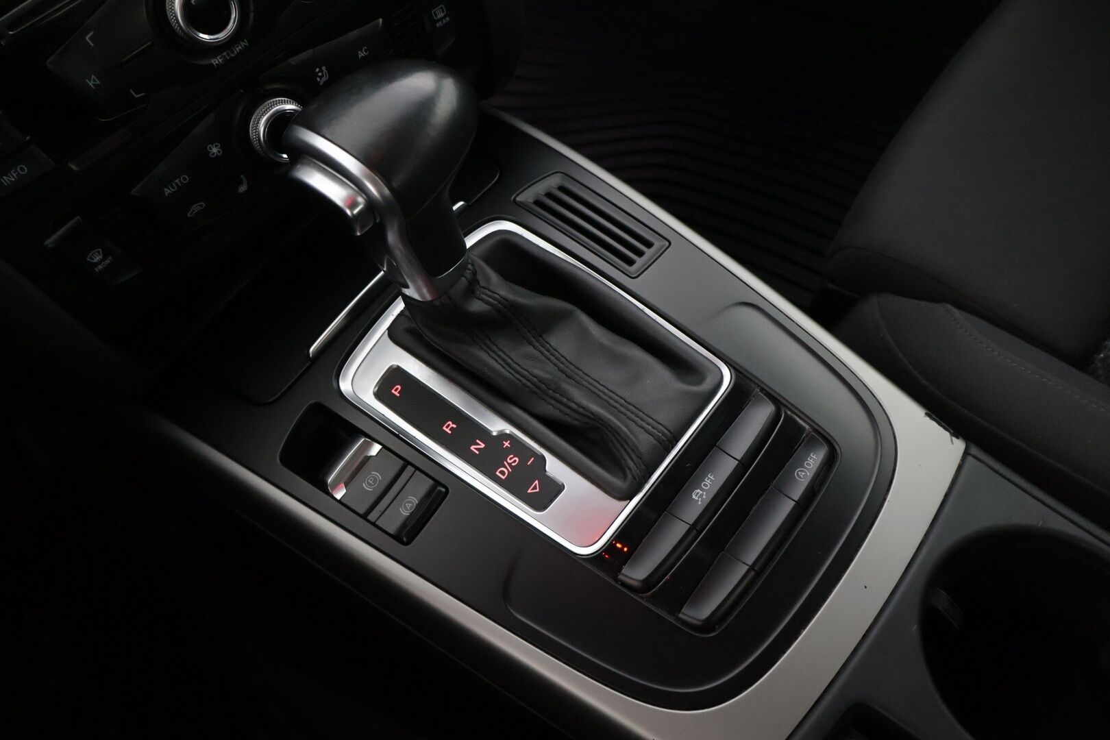Audi A5 2013 Sportback Business 2,0 TFSI 155 kW quattro S tronic-autom. *  Vakkari / Koukku / Tutkat / Sporttipenkit * - Suomi-auto / 2x Audin vanteet / Juuri katsastettu! 