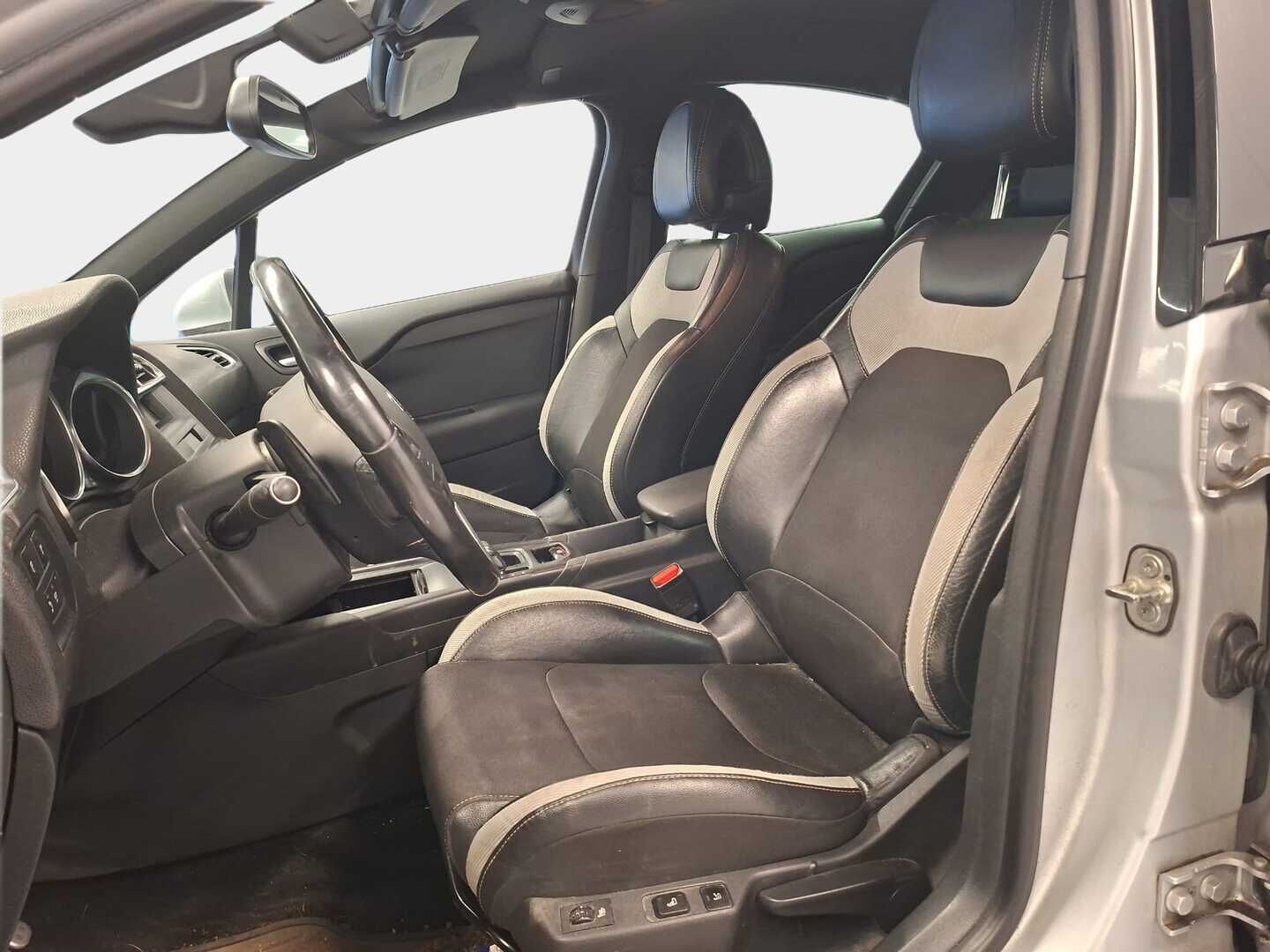 Citroen DS4 2012 Citroen DS4 1.6l Bensiini, 88 kW - YritysOutlet - Myydään vain yrityksille - - Tämä auto myydään YritysOutlet -valikoimasta vain yritykselle