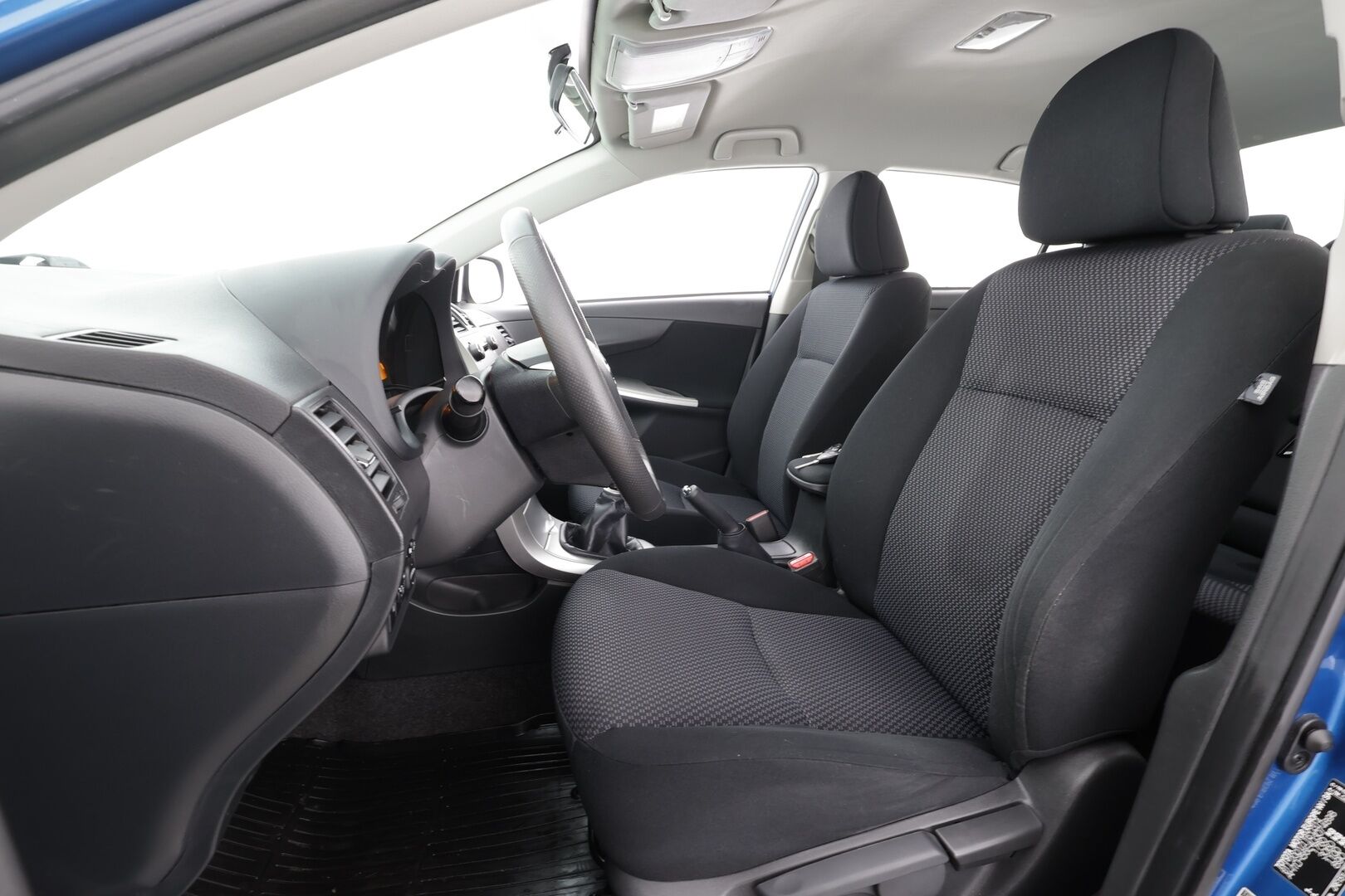 Toyota Corolla 2013 1,6 Valvematic Linea Sol * 1-om Suomi-auto / Vakkari / AC / Sähköpeilit / Lohkolämmitin * - Merkkihuollot / Kahdet renkaat - HULLUT AVAJAISHULINAT KORKOTARJOUS 3,29 %