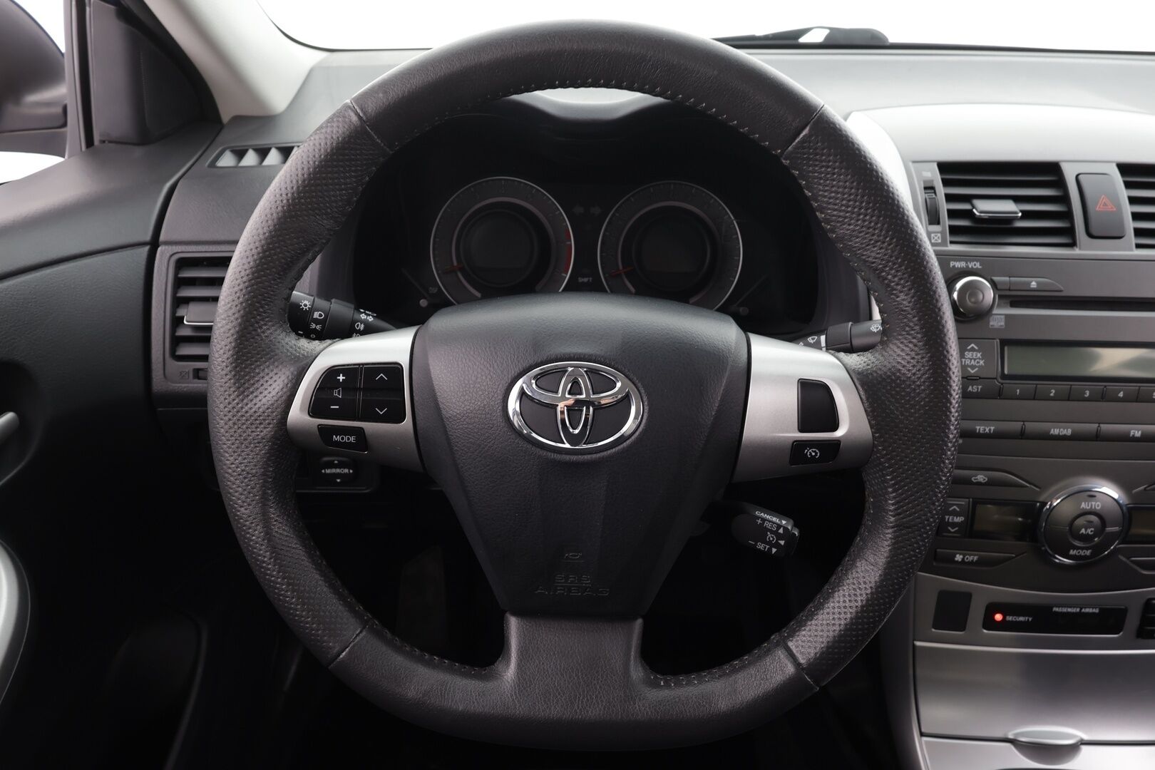 Toyota Corolla 2013 1,6 Valvematic Linea Sol * 1-om Suomi-auto / Vakkari / AC / Sähköpeilit / Lohkolämmitin * - Merkkihuollot / Kahdet renkaat - HULLUT AVAJAISHULINAT KORKOTARJOUS 3,29 %