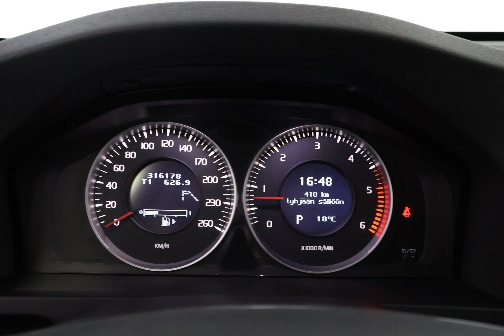 Volvo V60 2013 D4 AWD Momentum Business aut * Webasto / Adapt.Vakkari / Koukku / VOC / Xenon / BLIS - Suomiauto / Huippuvarusteet / Jakopää tehty!