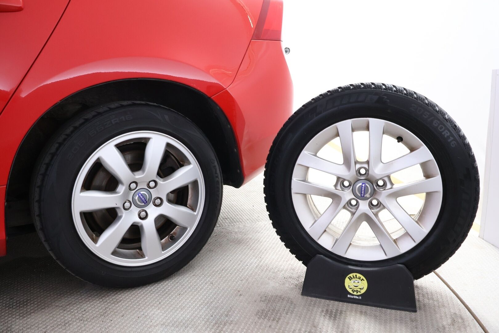 Volvo V60 2013 D4 AWD Momentum Business aut * Webasto / Adapt.Vakkari / Koukku / VOC / Xenon / BLIS - Suomiauto / Huippuvarusteet / Jakopää tehty! - HULLU BLACKWEEK KORKOTARJOUS 2,49%