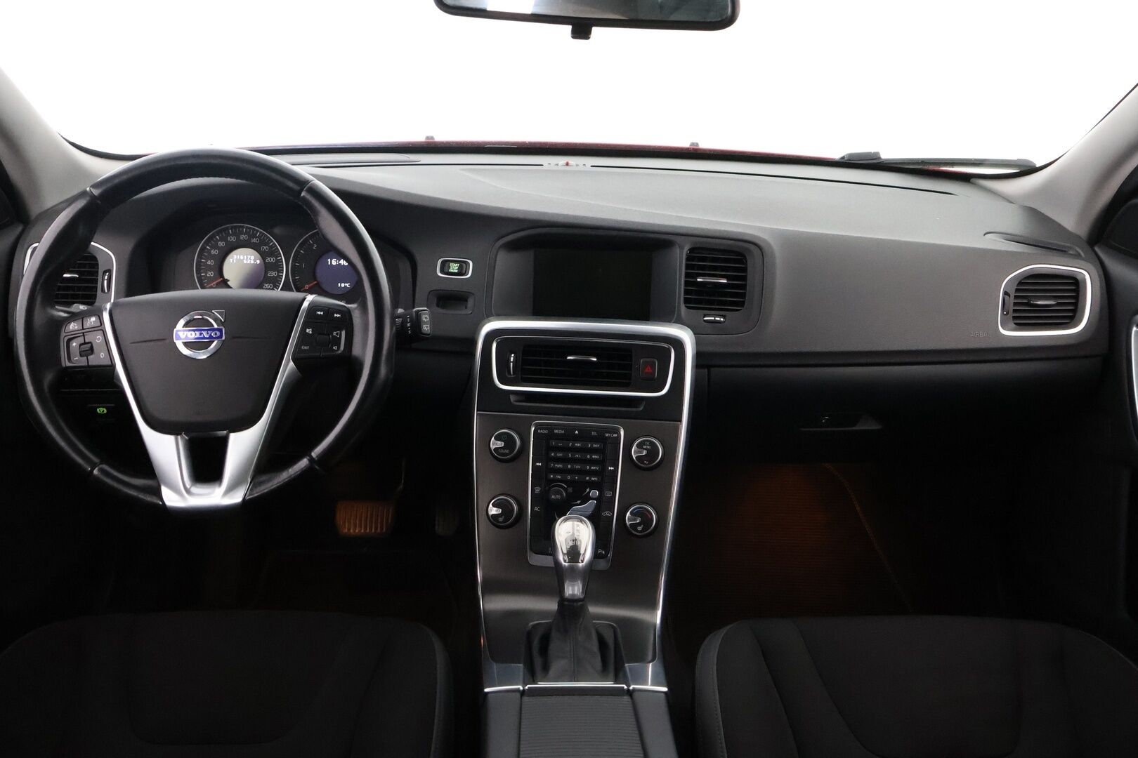Volvo V60 2013 D4 AWD Momentum Business aut * Webasto / Adapt.Vakkari / Koukku / VOC / Xenon / BLIS - Suomiauto / Huippuvarusteet / Jakopää tehty!