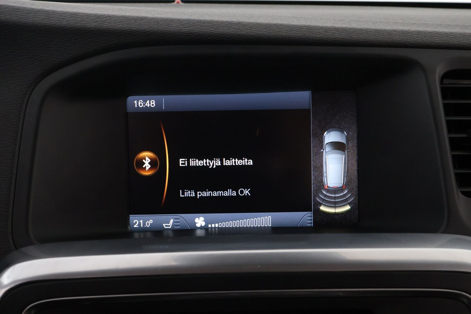Volvo V60 2013 D4 AWD Momentum Business aut * Webasto / Adapt.Vakkari / Koukku / VOC / Xenon / BLIS - Suomiauto / Huippuvarusteet / Jakopää tehty!