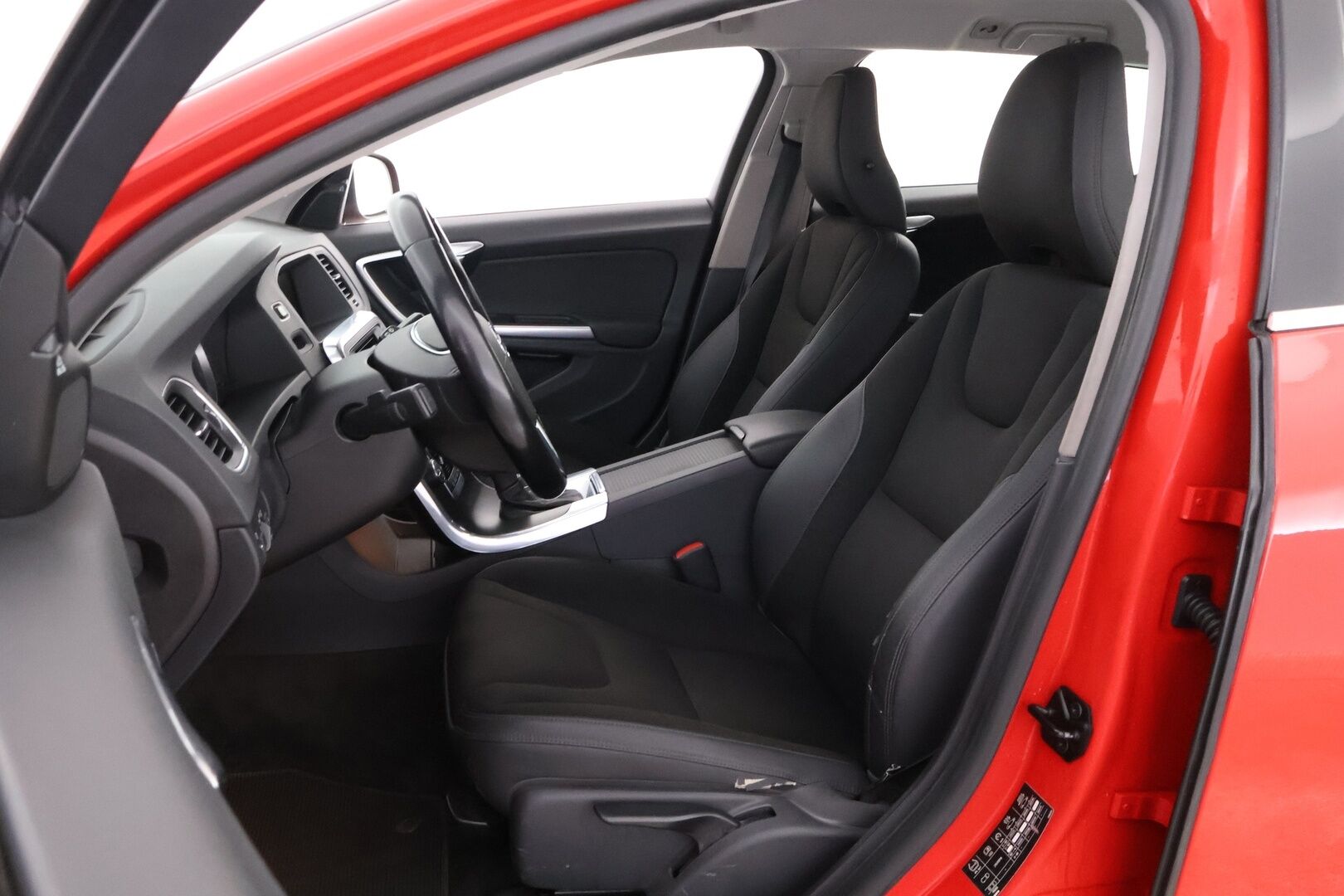 Volvo V60 2013 D4 AWD Momentum Business aut * Webasto / Adapt.Vakkari / Koukku / VOC / Xenon / BLIS - Suomiauto / Huippuvarusteet / Jakopää tehty!