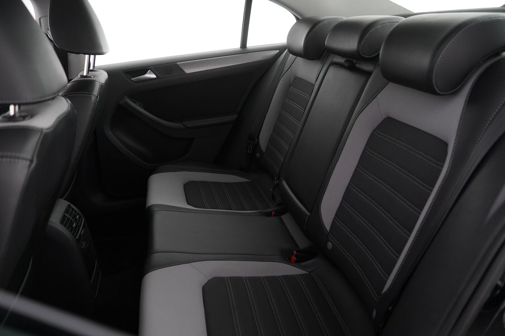 Volkswagen Jetta 2013 1,4 TSI Highline Sedan  DSG *Lohko / Vakkari / Sporttipenkit / Tutkat * - Kahdet alumiinivanteet / Myydään huollettuna / SIISTI!