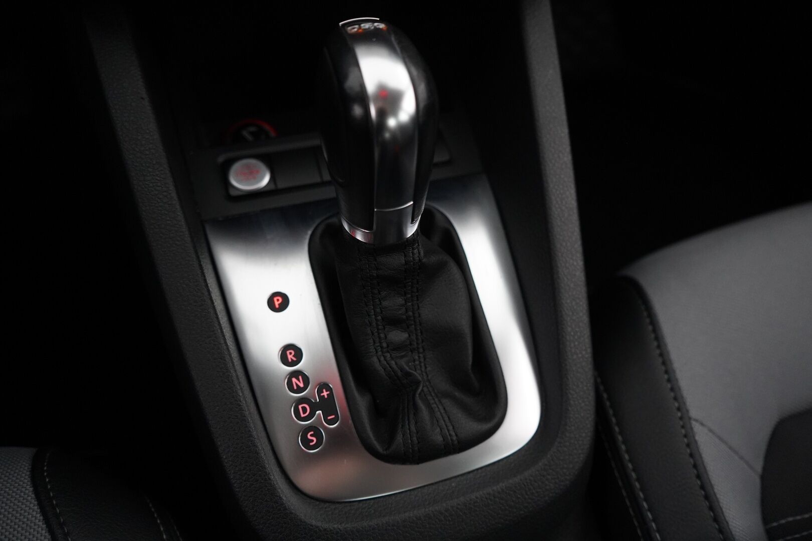 Volkswagen Jetta 2013 1,4 TSI Highline Sedan  DSG *Lohko / Vakkari / Sporttipenkit / Tutkat * - Kahdet alumiinivanteet / Myydään huollettuna / SIISTI!