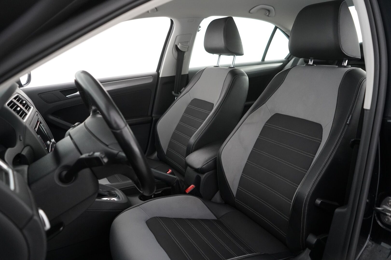 Volkswagen Jetta 2013 1,4 TSI Highline Sedan  DSG *Lohko / Vakkari / Sporttipenkit / Tutkat * - Kahdet alumiinivanteet / Myydään huollettuna / SIISTI!