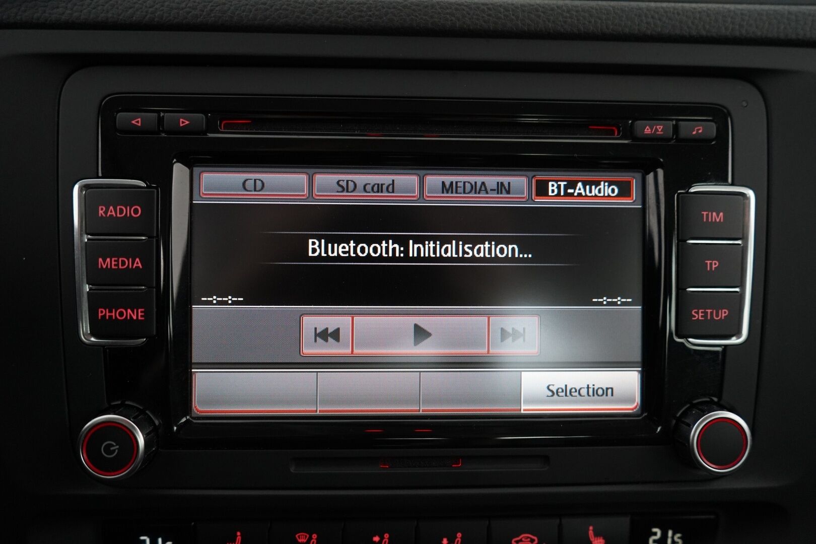 Volkswagen Jetta 2013 1,4 TSI Highline Sedan  DSG *Lohko / Vakkari / Sporttipenkit / Tutkat * - Kahdet alumiinivanteet / Myydään huollettuna / SIISTI!