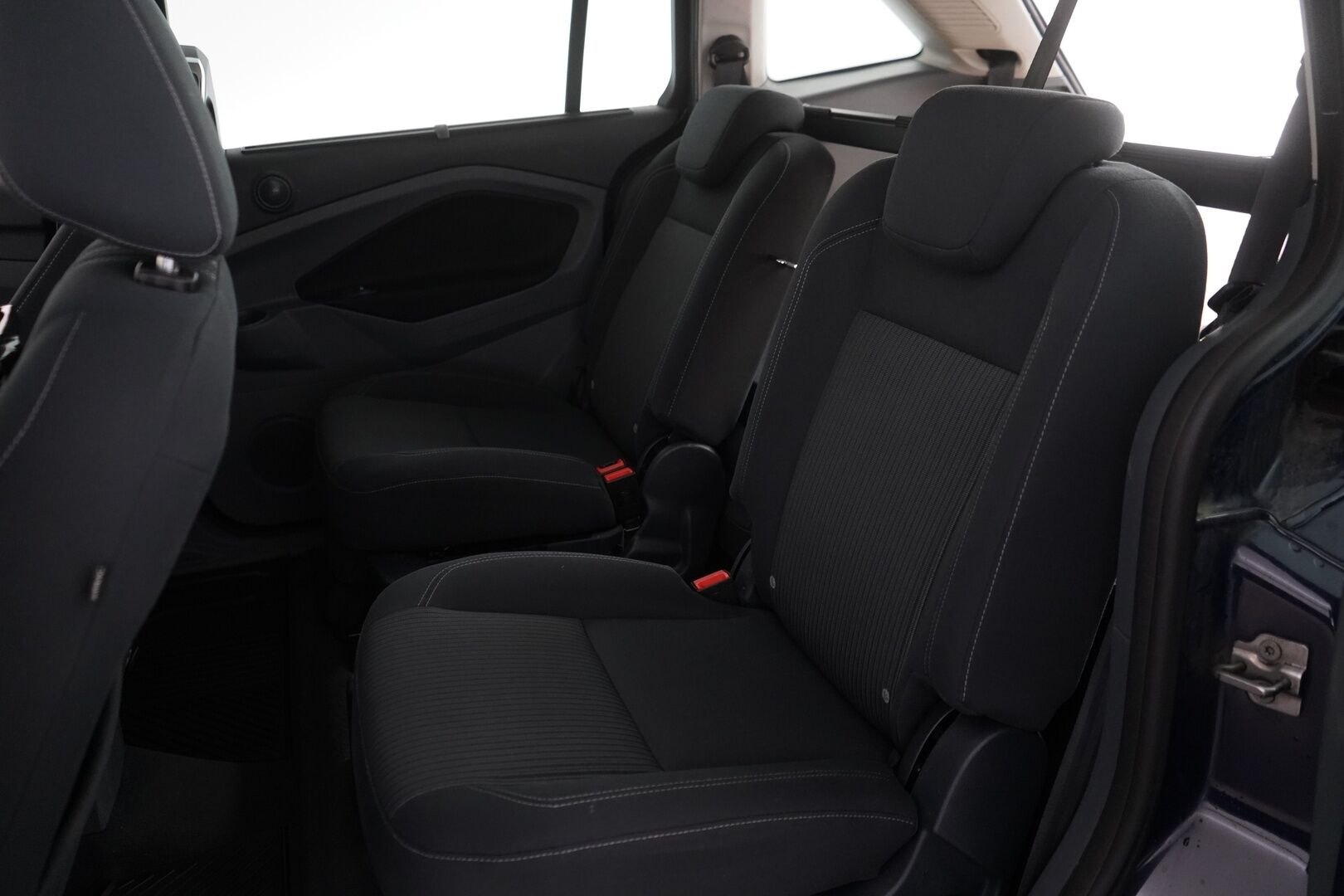 Ford C-MAX GRAND 2013 1.6 TDCi 115 hv Titanium M6 5-ovinen * MYYDÄÄN HUUTOKAUPAT.COM * - Webasto ajastimella / Seuraava katsastus 10/26 / 7-paikkainen