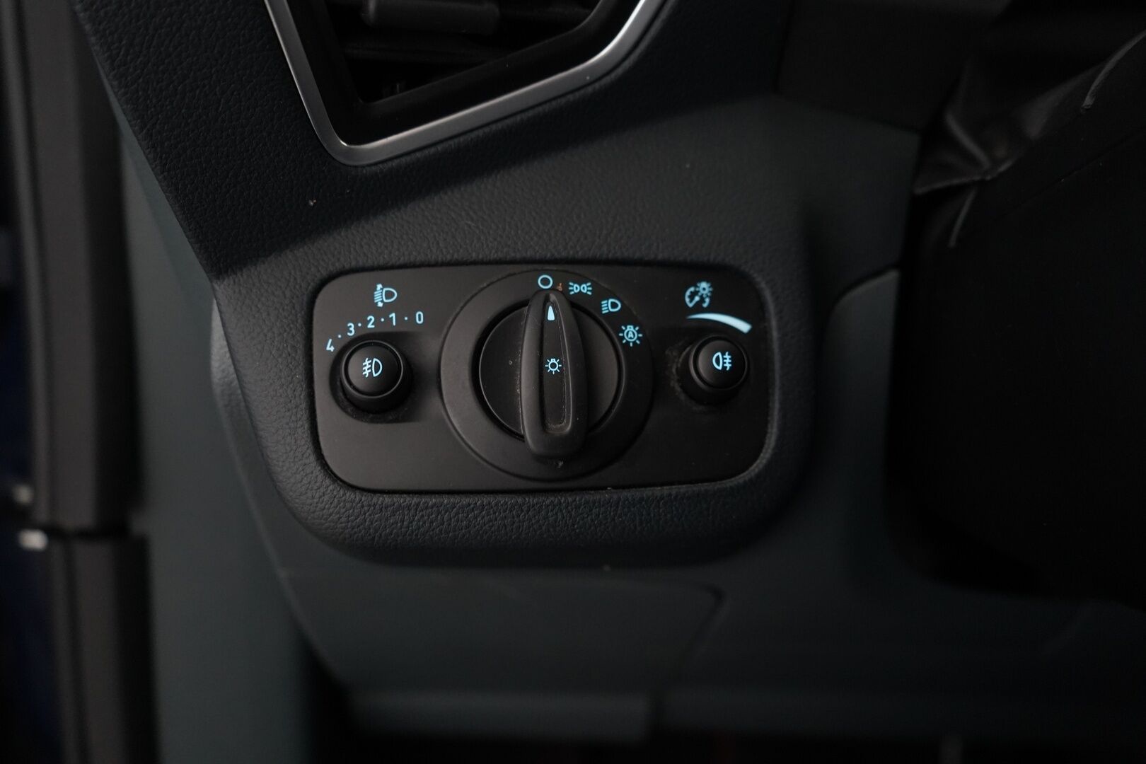 Ford C-MAX GRAND 2013 1.6 TDCi 115 hv Titanium M6 5-ovinen * MYYDÄÄN HUUTOKAUPAT.COM * - Webasto ajastimella / Seuraava katsastus 10/26 / 7-paikkainen