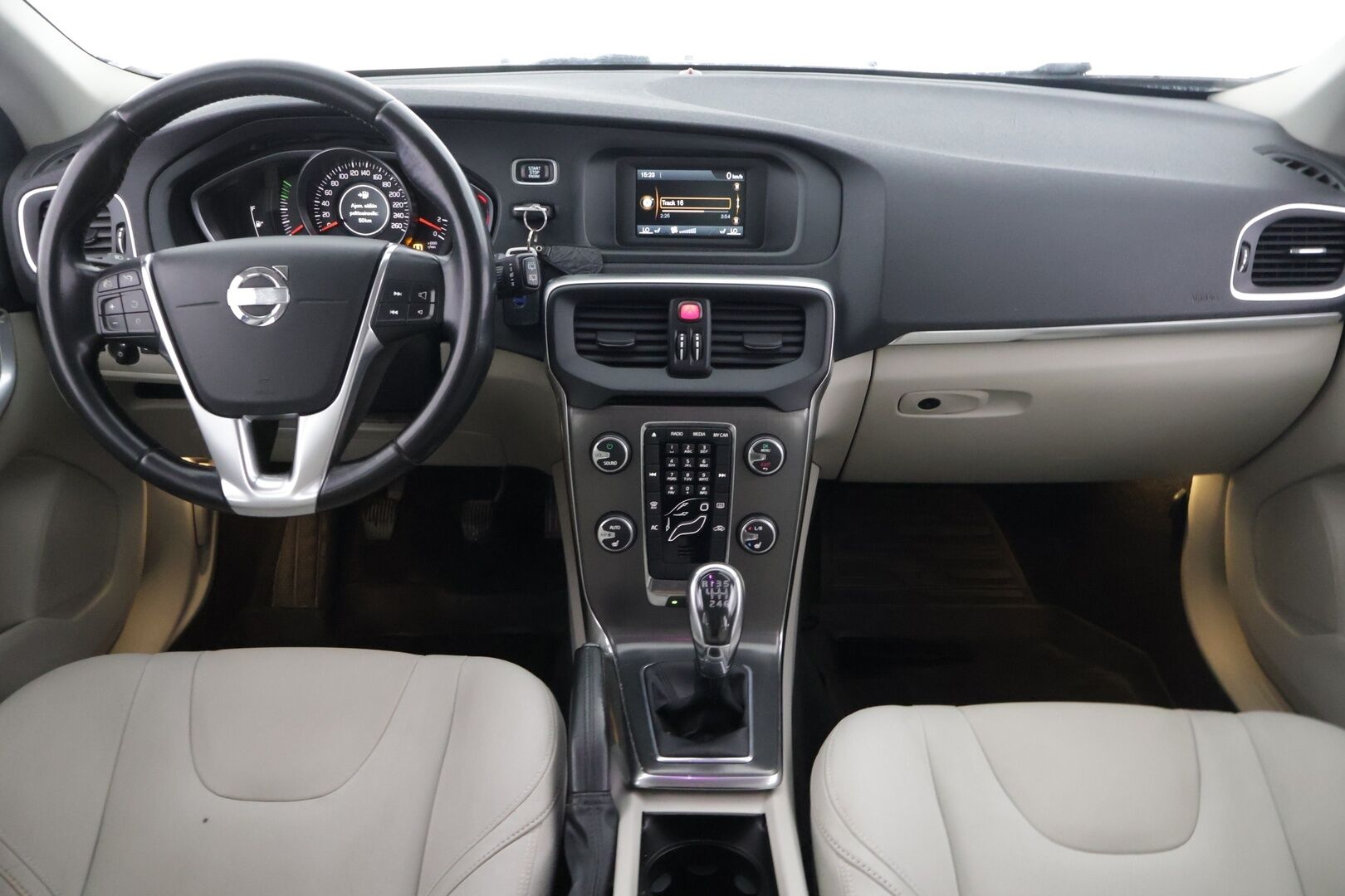 Volvo V40 2012 D2 Momentum Business - *Myydään huutokaupat.com* / Juuri huollettu! / Suomi-auto / Vakkari / PA-lisälämmitin / Xenon-valot / Aut. Ilmastointi / Penkinlämmittimet