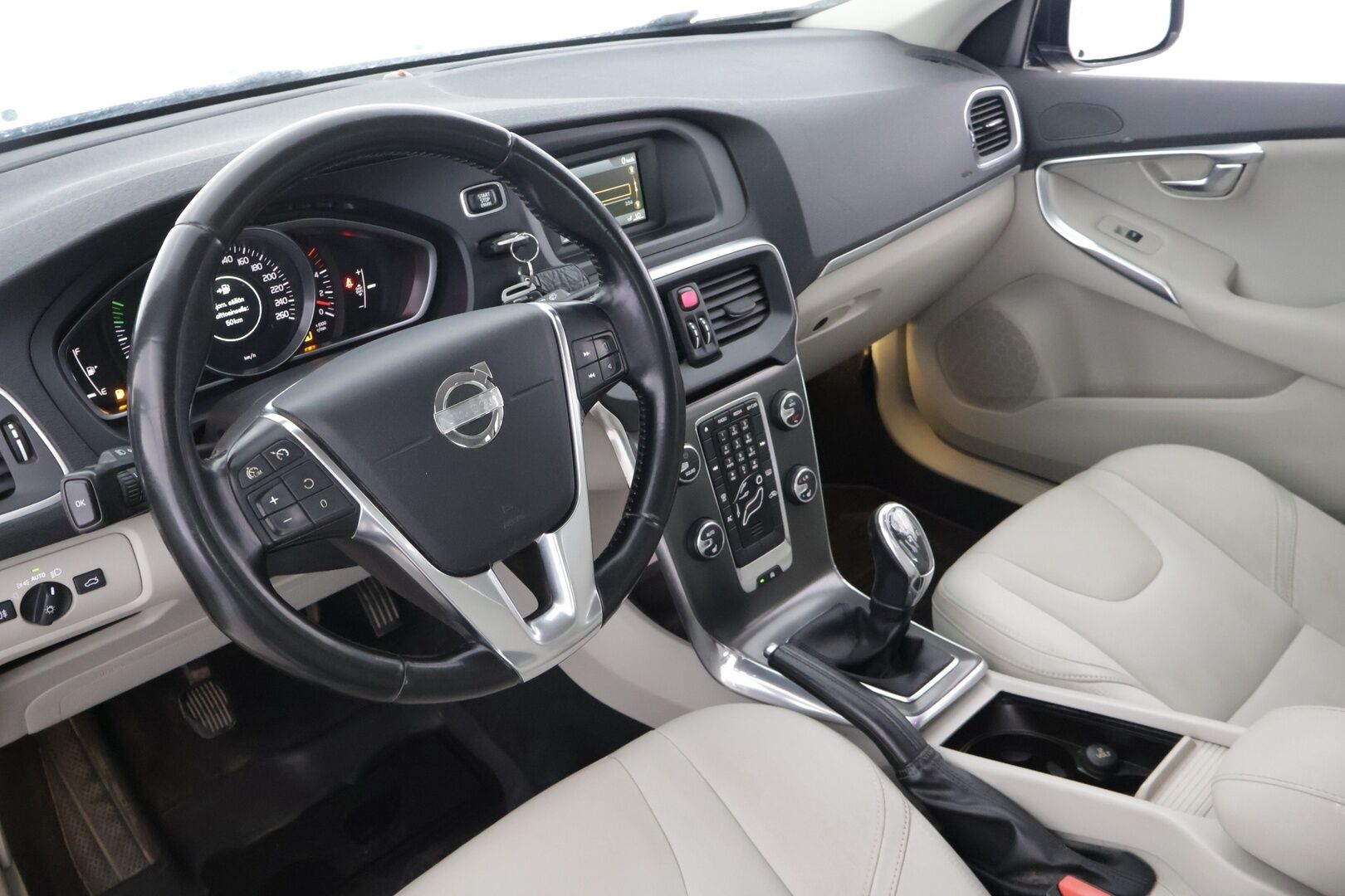 Volvo V40 2012 D2 Momentum Business - *Myydään huutokaupat.com* / Juuri huollettu! / Suomi-auto / Vakkari / PA-lisälämmitin / Xenon-valot / Aut. Ilmastointi / Penkinlämmittimet