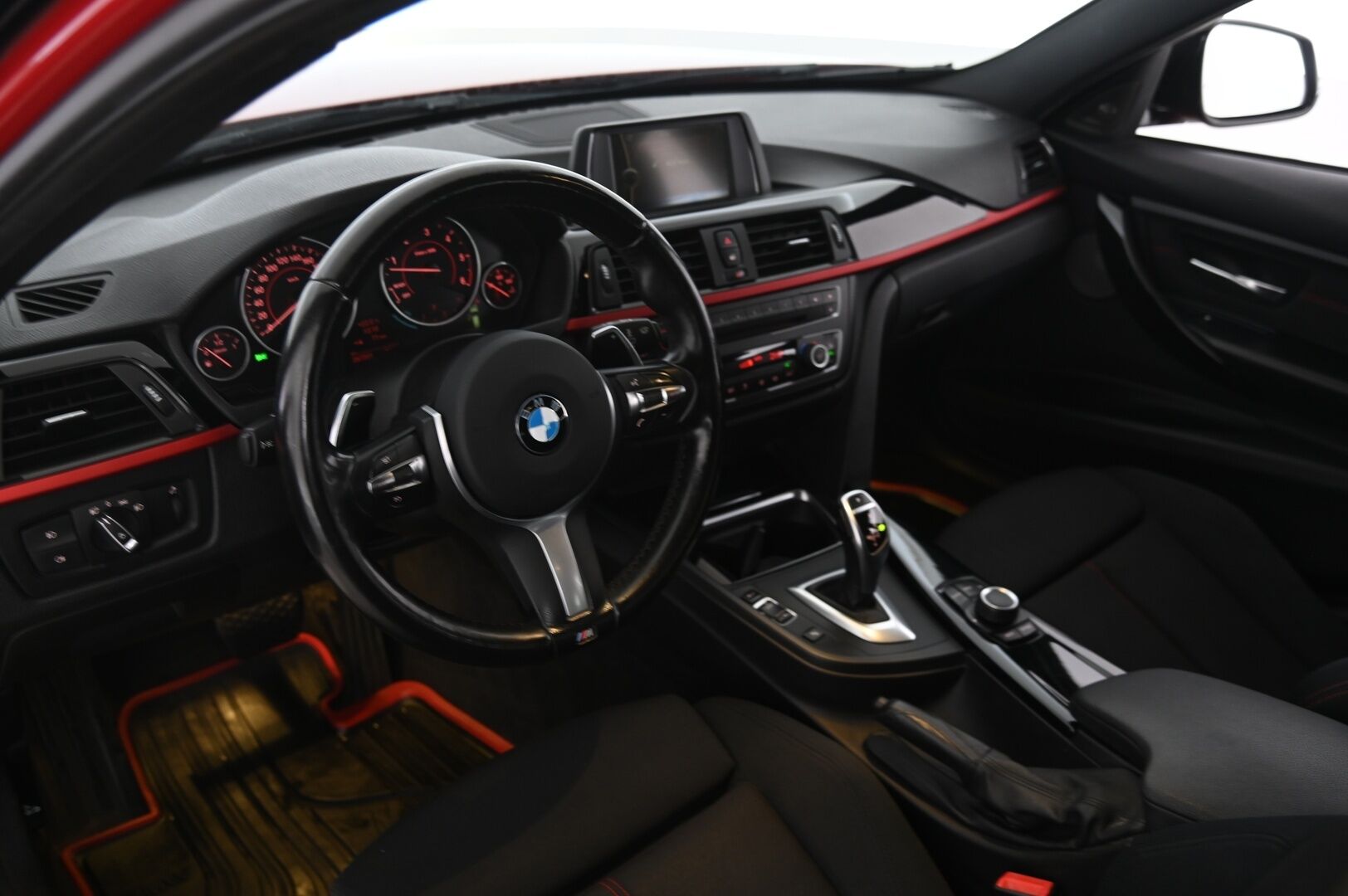 BMW 330 2013 TwinPower Turbo A F31 Touring - M-Sport Look | Melbourne Rot Metallic | M-sport ratti | H&K | Sporttipenkit | Taittuva koukku | 2 Aluvanteet