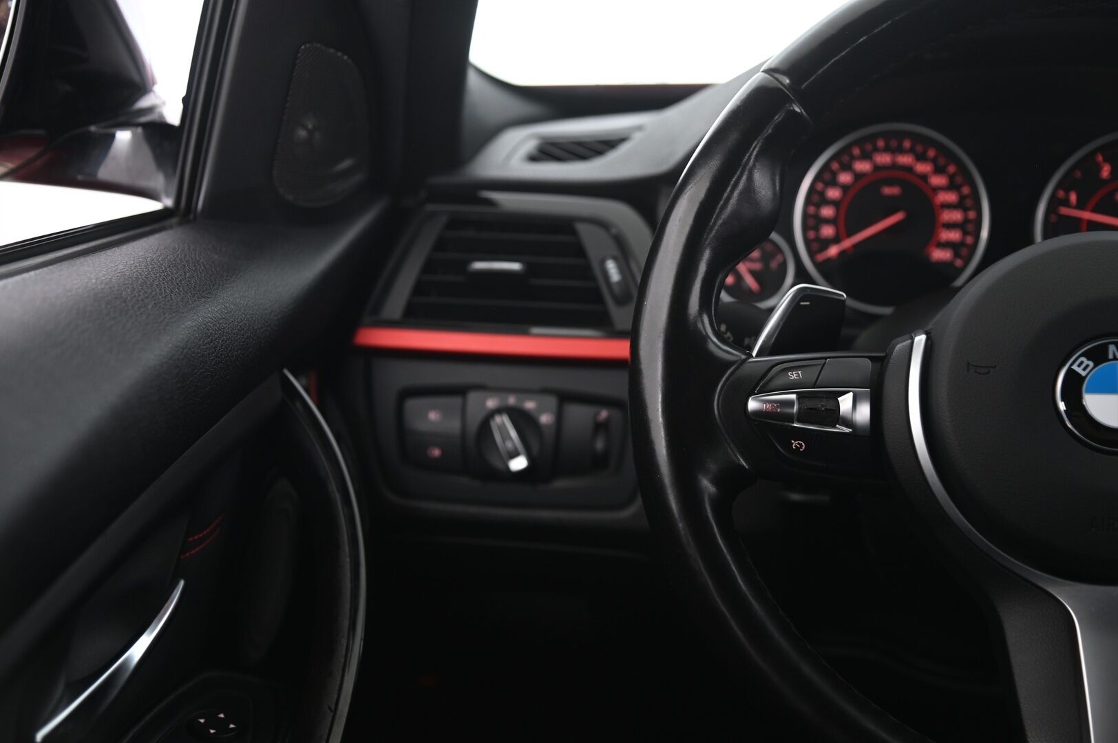 BMW 330 2013 TwinPower Turbo A F31 Touring - M-Sport Look | Melbourne Rot Metallic | M-sport ratti | H&K | Sporttipenkit | Taittuva koukku | 2 Aluvanteet