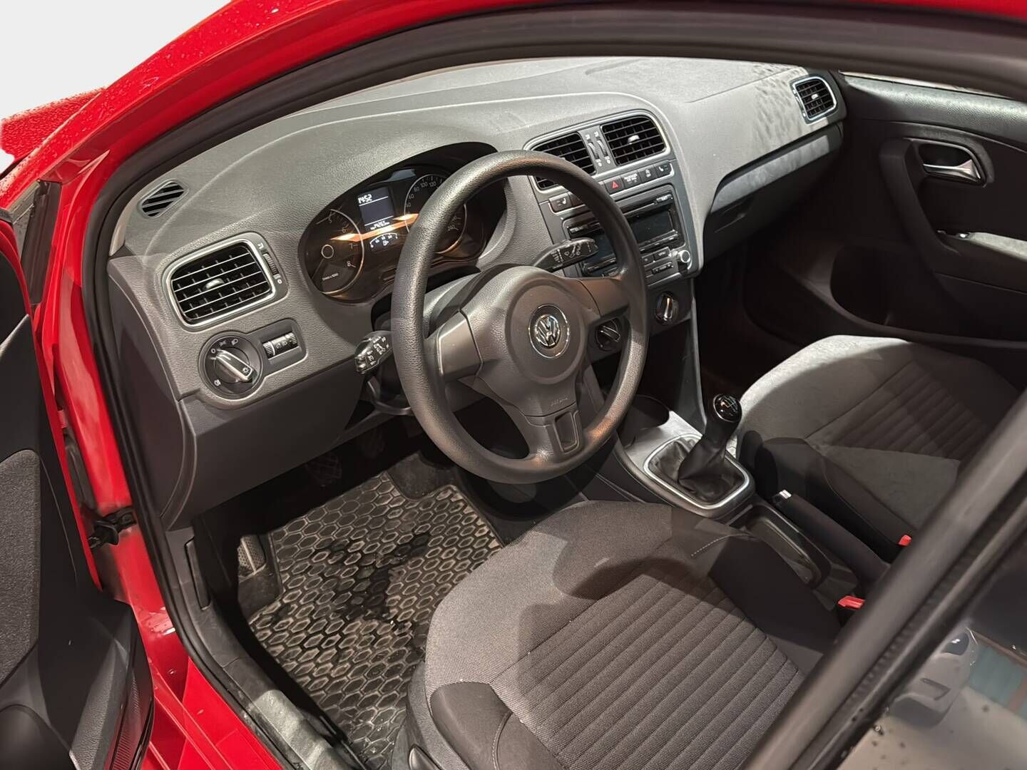 Volkswagen Polo 2012 Comfortline 1,2 TSI 66 kW (90 hv) BlueMotion Technology 4-ovinen - Suomiauto | Vetokoukku | Vakkari | P-tutka | Lohko+sisälämm. | 2x renkaat | Juuri saapunut Tampereelle!