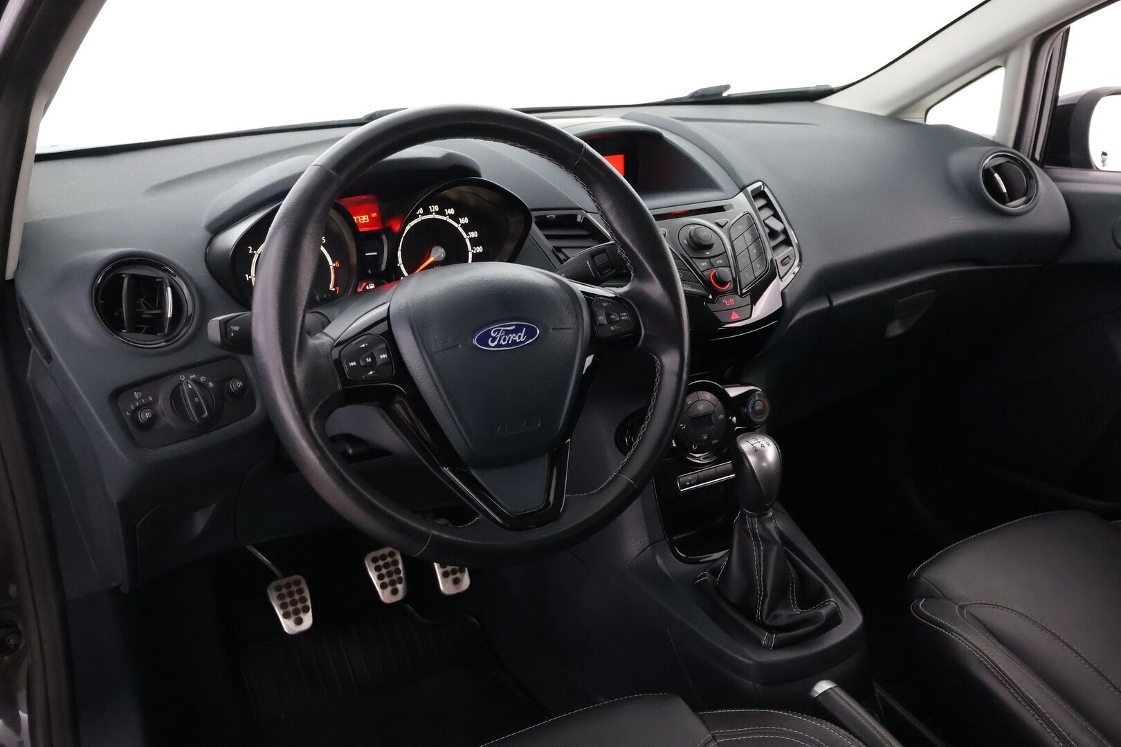 Ford Fiesta 2012 1,6 134 hv Sport Silver M5 3-ovinen - Suomiauto / Vakkari / Nahkasisusta / Lämmitettävä Tuulilasi / Lohko & Sisäpistoke / Jakopää tehty / Kahdet fiksut renkaat!