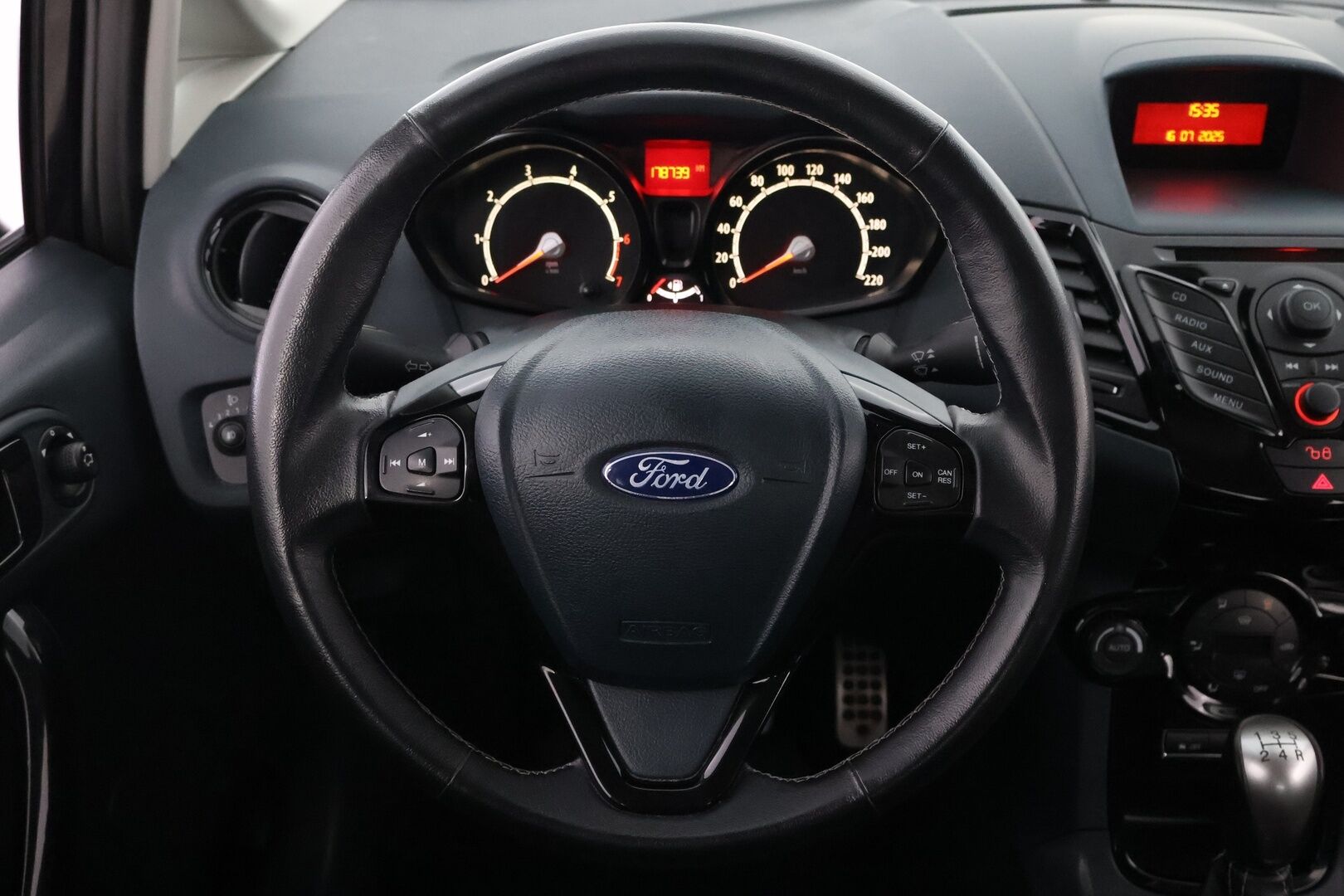 Ford Fiesta 2012 1,6 134 hv Sport Silver M5 3-ovinen - Suomiauto / Vakkari / Nahkasisusta / Lämmitettävä Tuulilasi / Lohko & Sisäpistoke / Jakopää tehty / Kahdet fiksut renkaat!