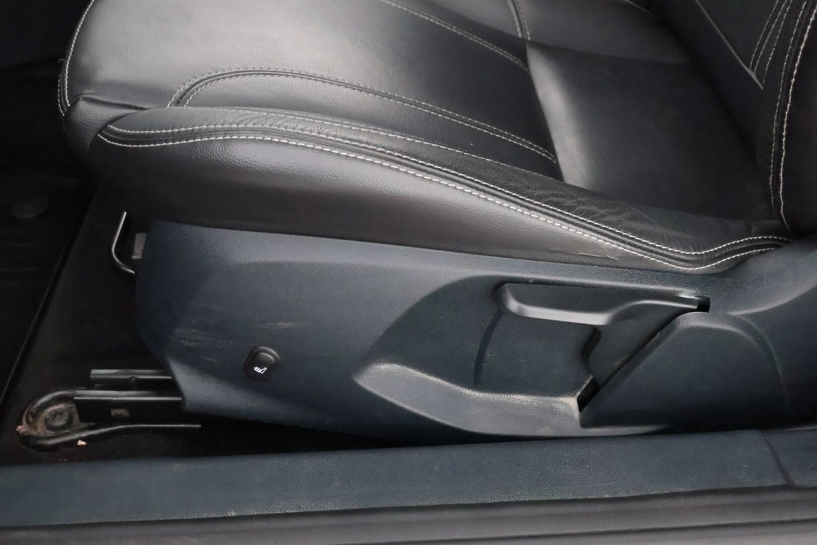 Ford Fiesta 2012 1,6 134 hv Sport Silver M5 3-ovinen - Suomiauto / Vakkari / Nahkasisusta / Lämmitettävä Tuulilasi / Lohko & Sisäpistoke / Jakopää tehty / Kahdet fiksut renkaat!